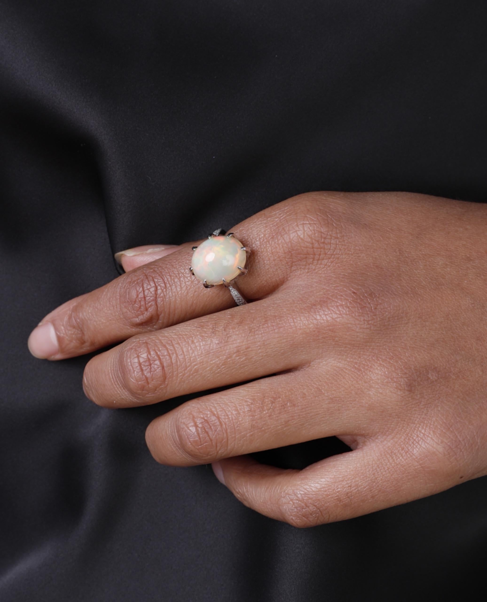 Ovaler Opalring mit Zacken aus 14K Weißgold im Angebot 1