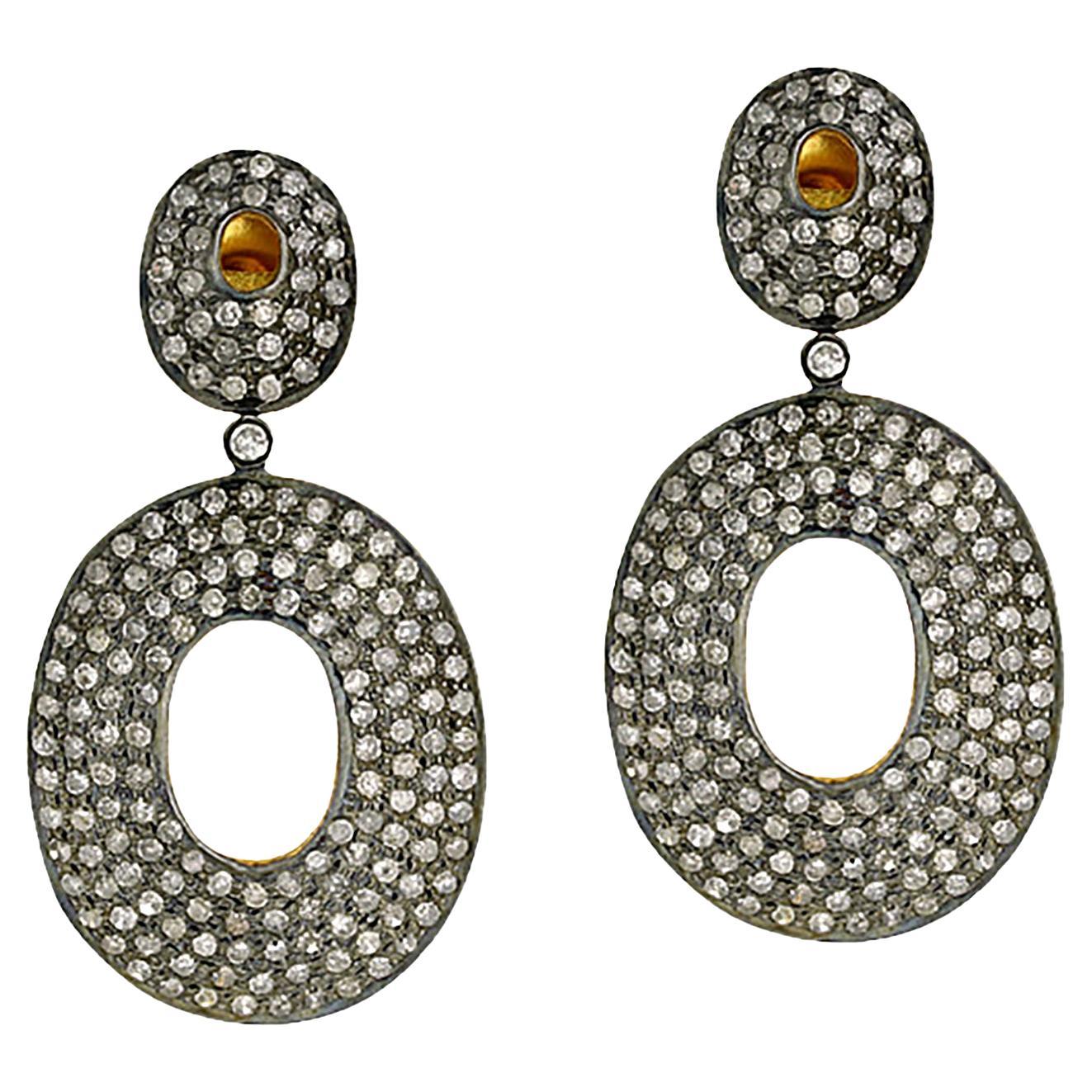 Orecchini pendenti con diamanti ovali a forma di pavé in oro 14k e argento