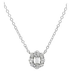 Collier à pendentifs de forme ovale avec diamants baguettes et ronds en or blanc 18 carats