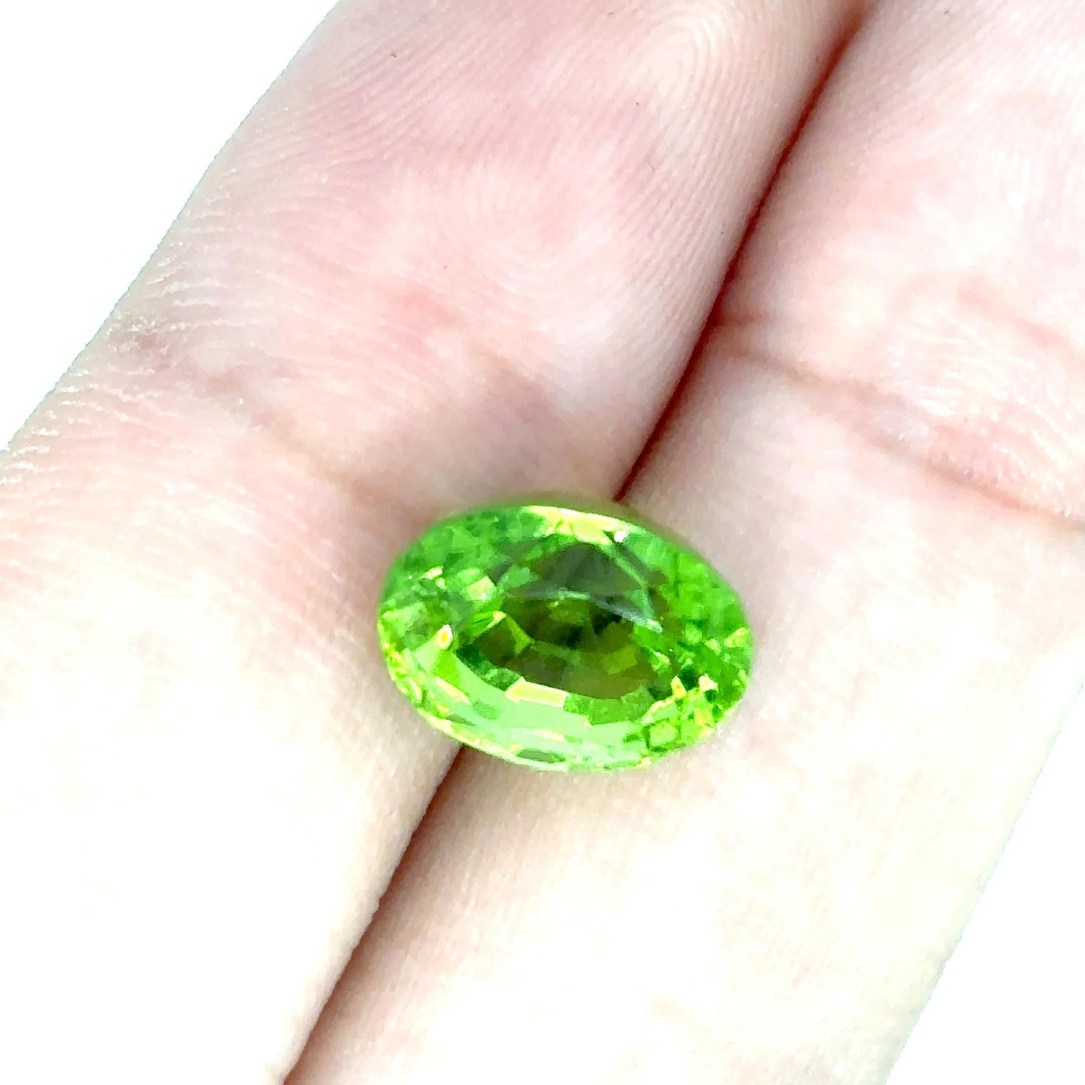 Oval-Shaped Peridot Cts 4.85 For Sale 5