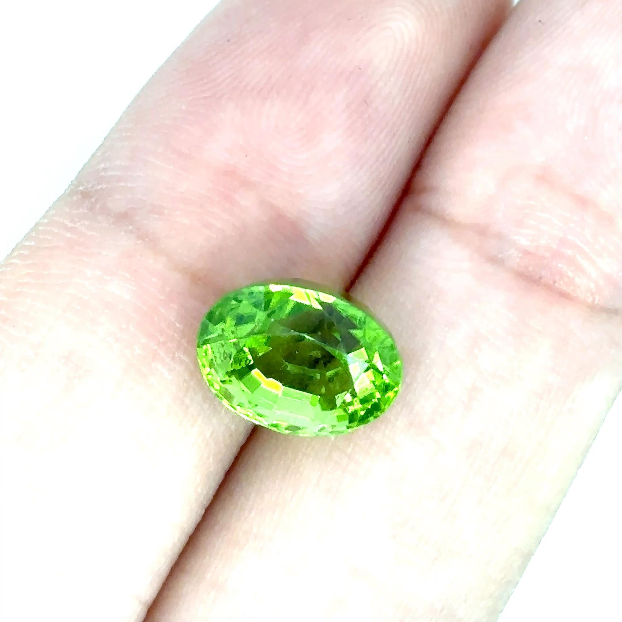 Oval-Shaped Peridot Cts 4.85 For Sale 6