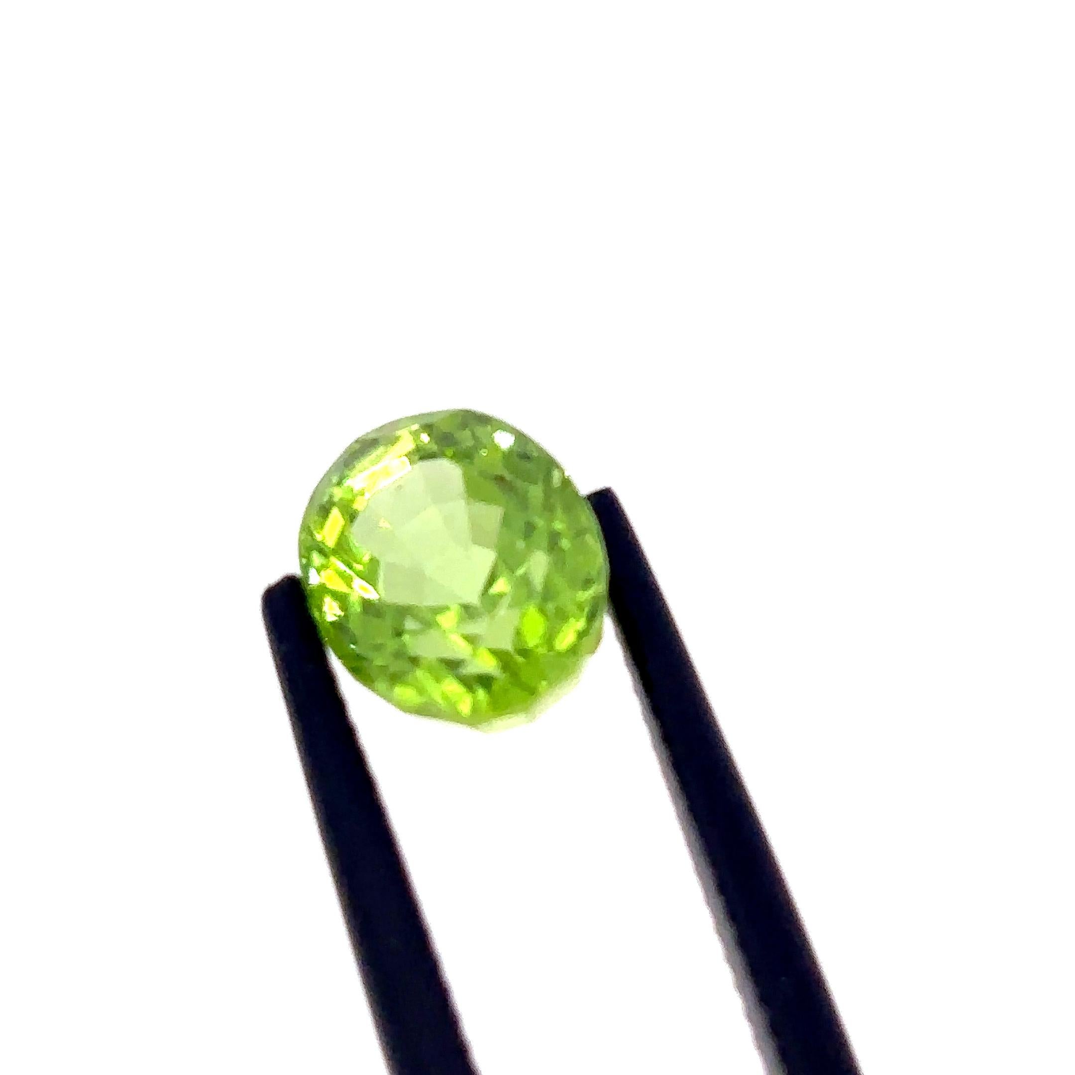 Oval-Shaped Peridot Cts 4.85 For Sale 1