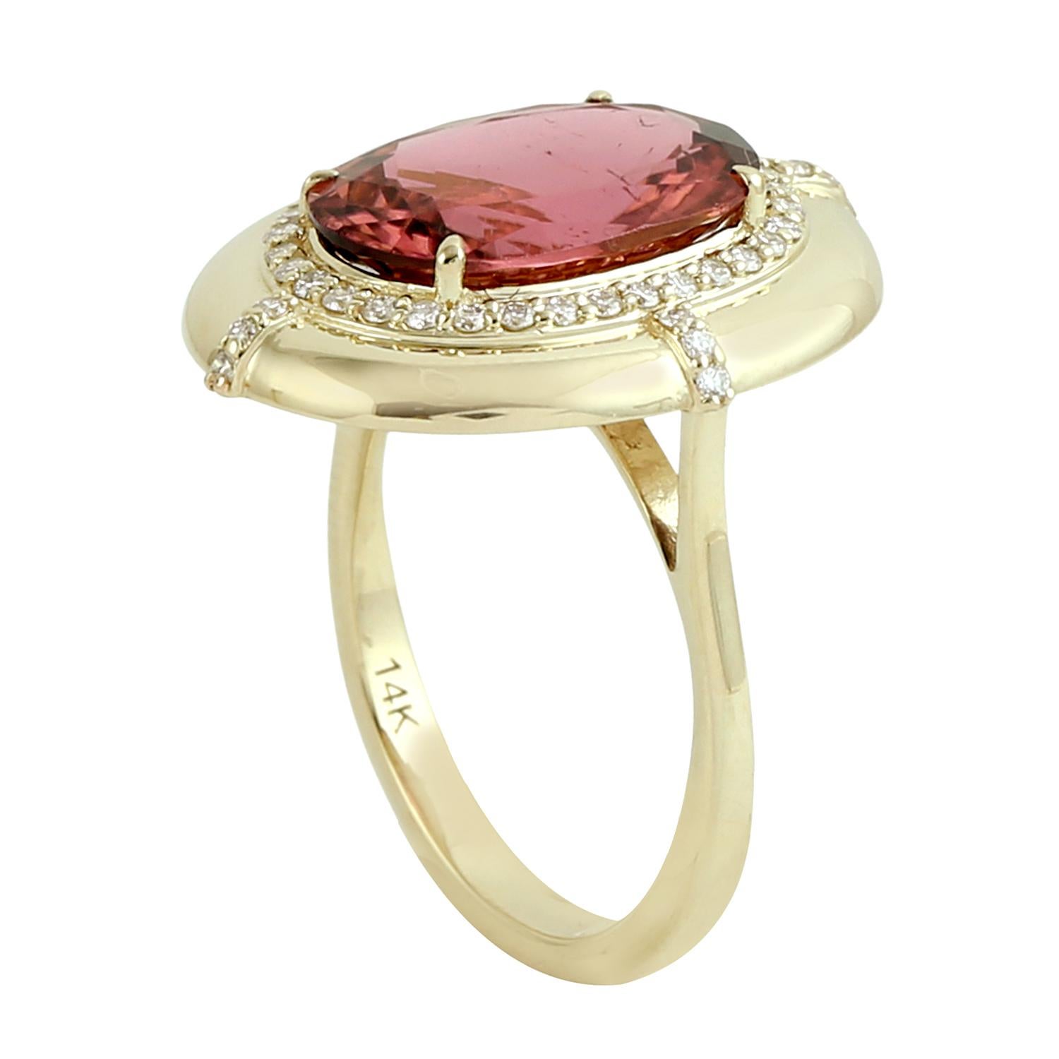 Anillo Ovalado De Turmalina Rosa Con Diamantes Engastados En Oro Amarillo De 14k Corte mixto en venta