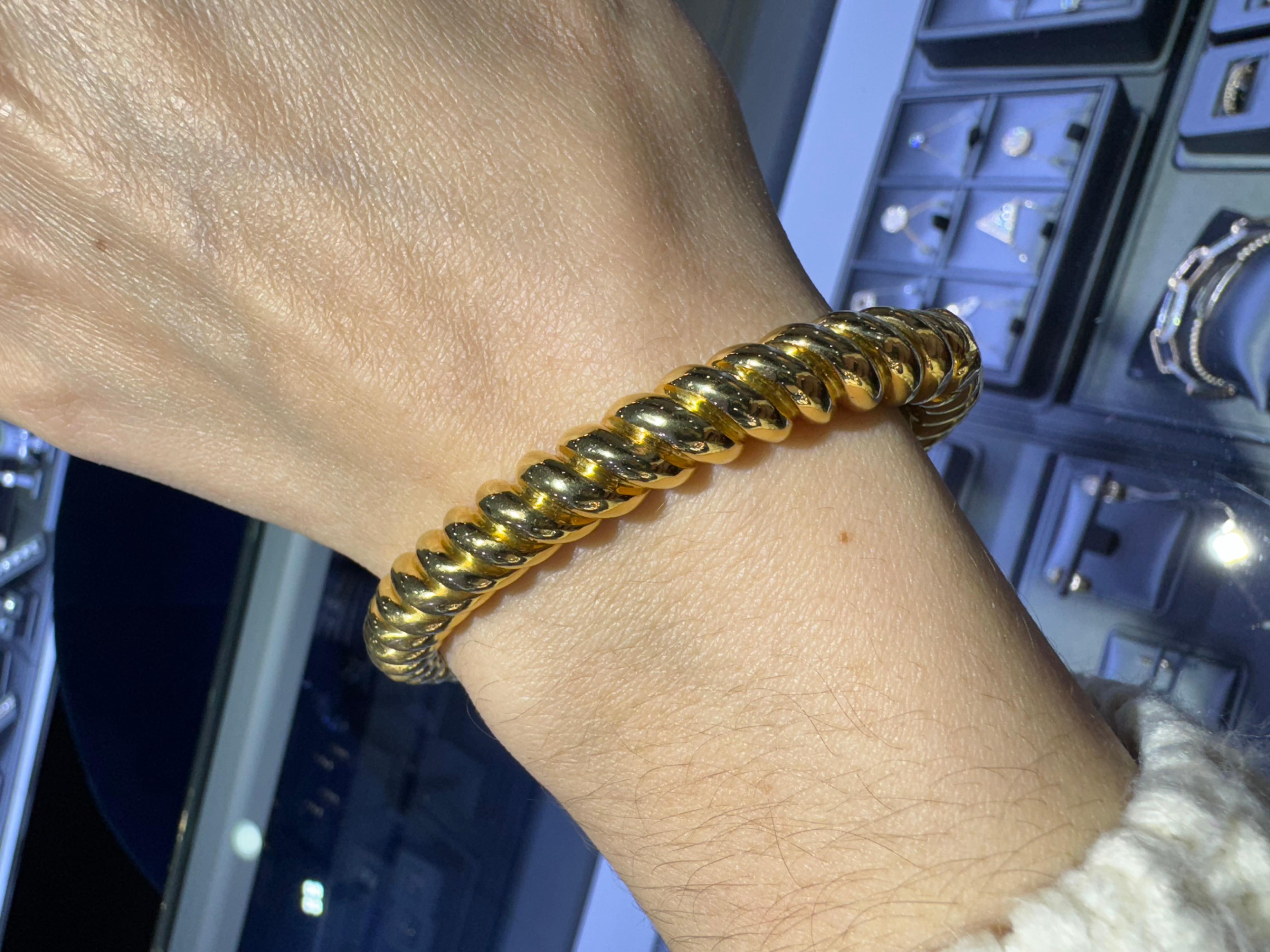 Oval Shaped Ribbed Bangle Bracelet 18-Karat In Stock For Sale 3