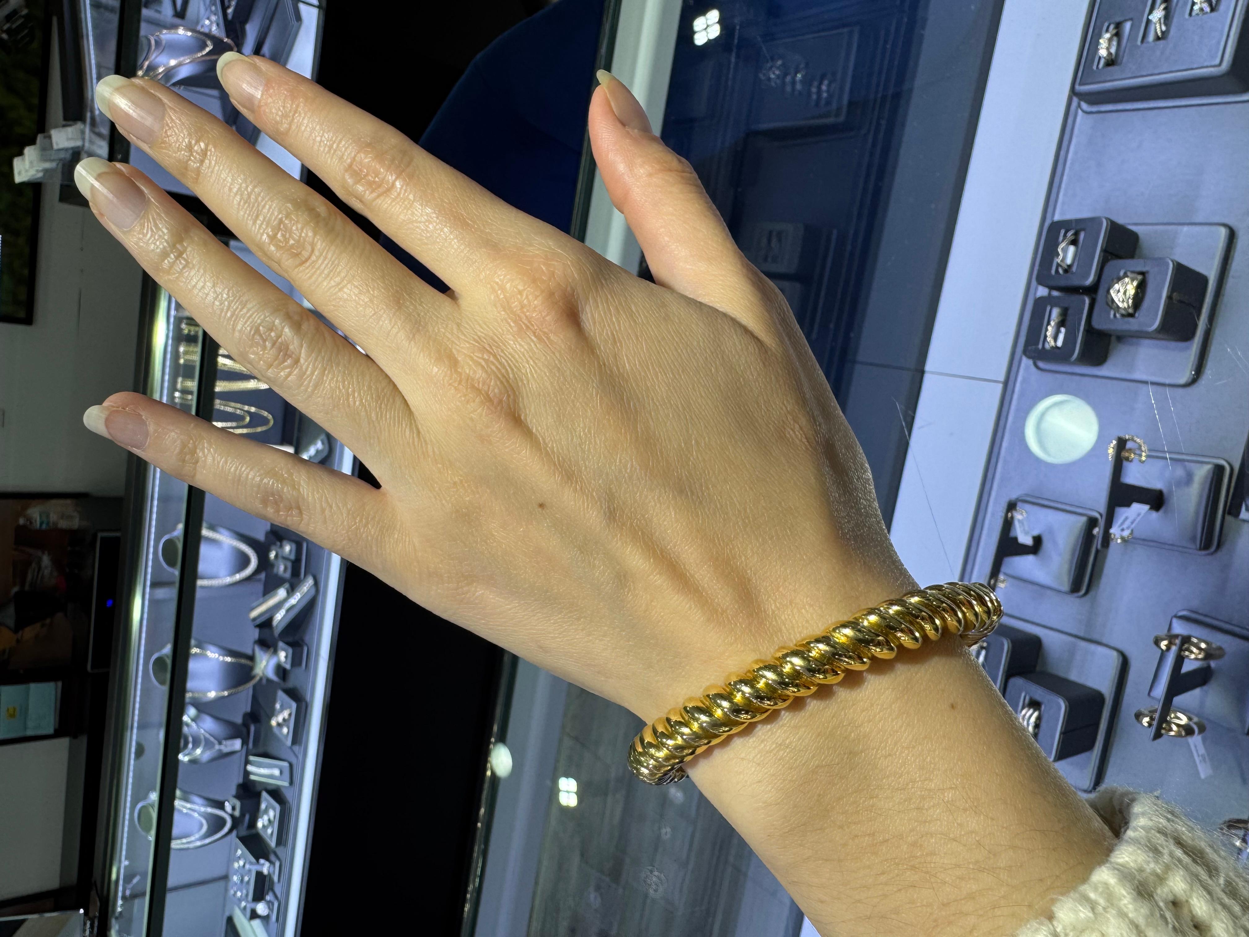 Oval Shaped Ribbed Bangle Bracelet 18-Karat In Stock For Sale 4