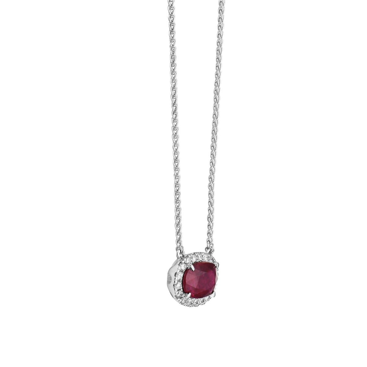 Mit diesem exquisiten ovalen Rubin- und Diamantcollier stehen Stil und Glamour im Mittelpunkt. Diese 18-karätige Halskette mit Rubinen und Diamanten besteht aus 1,1 Gramm Gold. Diese Halskette ist mit Diamanten der Farbe VS2, G geschmückt, die aus