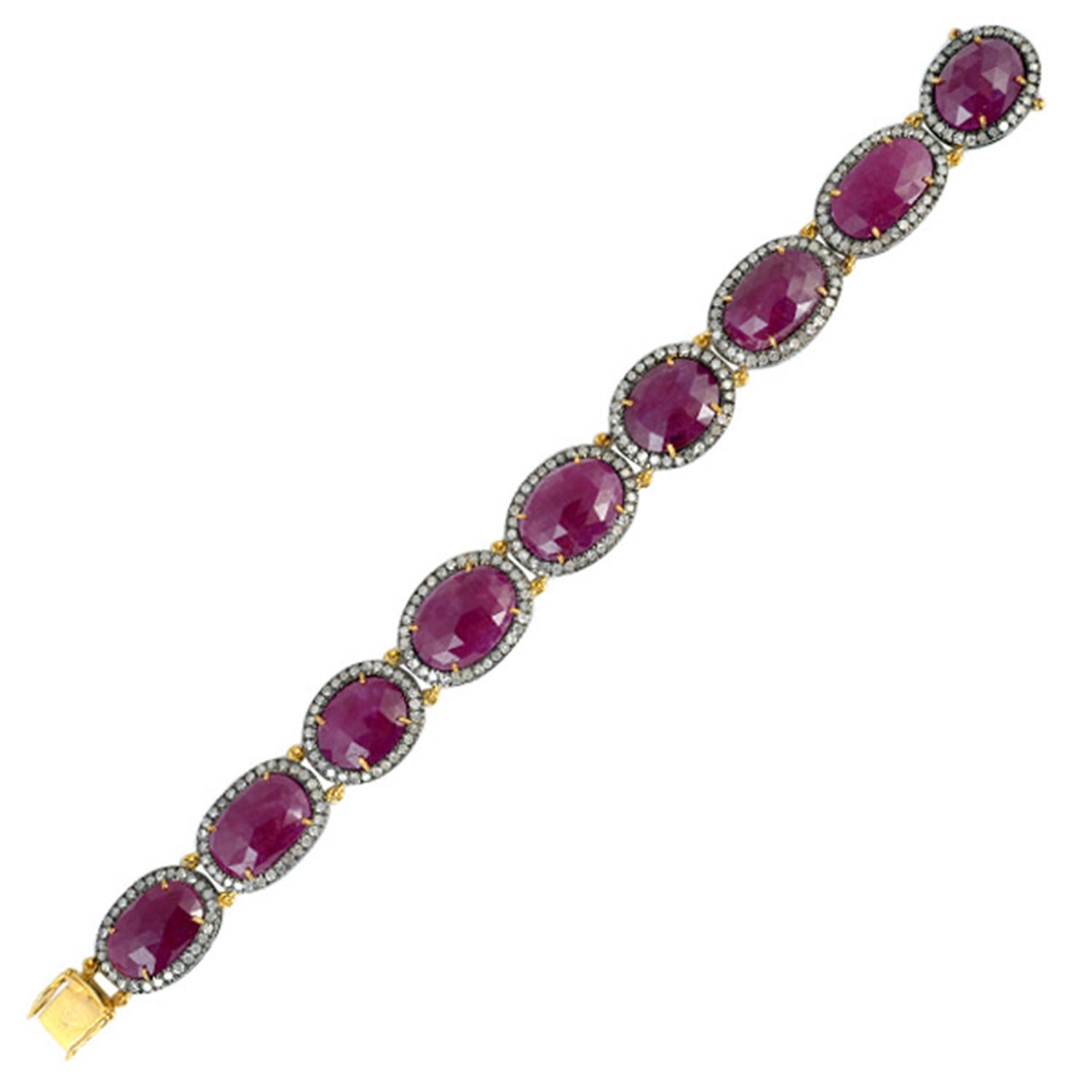 Taglio misto Bracciale di rubini ovali con diamanti in oro giallo 18k e argento in vendita