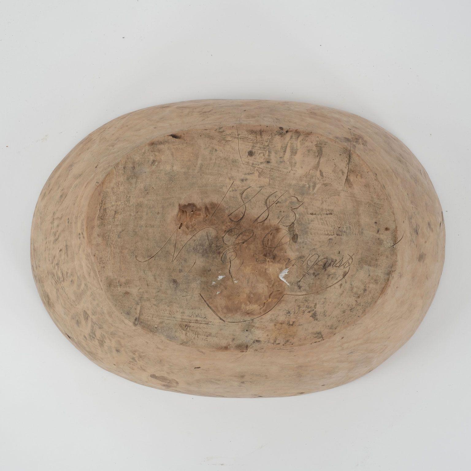 Oval-Shaped Swedish Root Wood Bowl In Fair Condition For Sale In Houston, TX