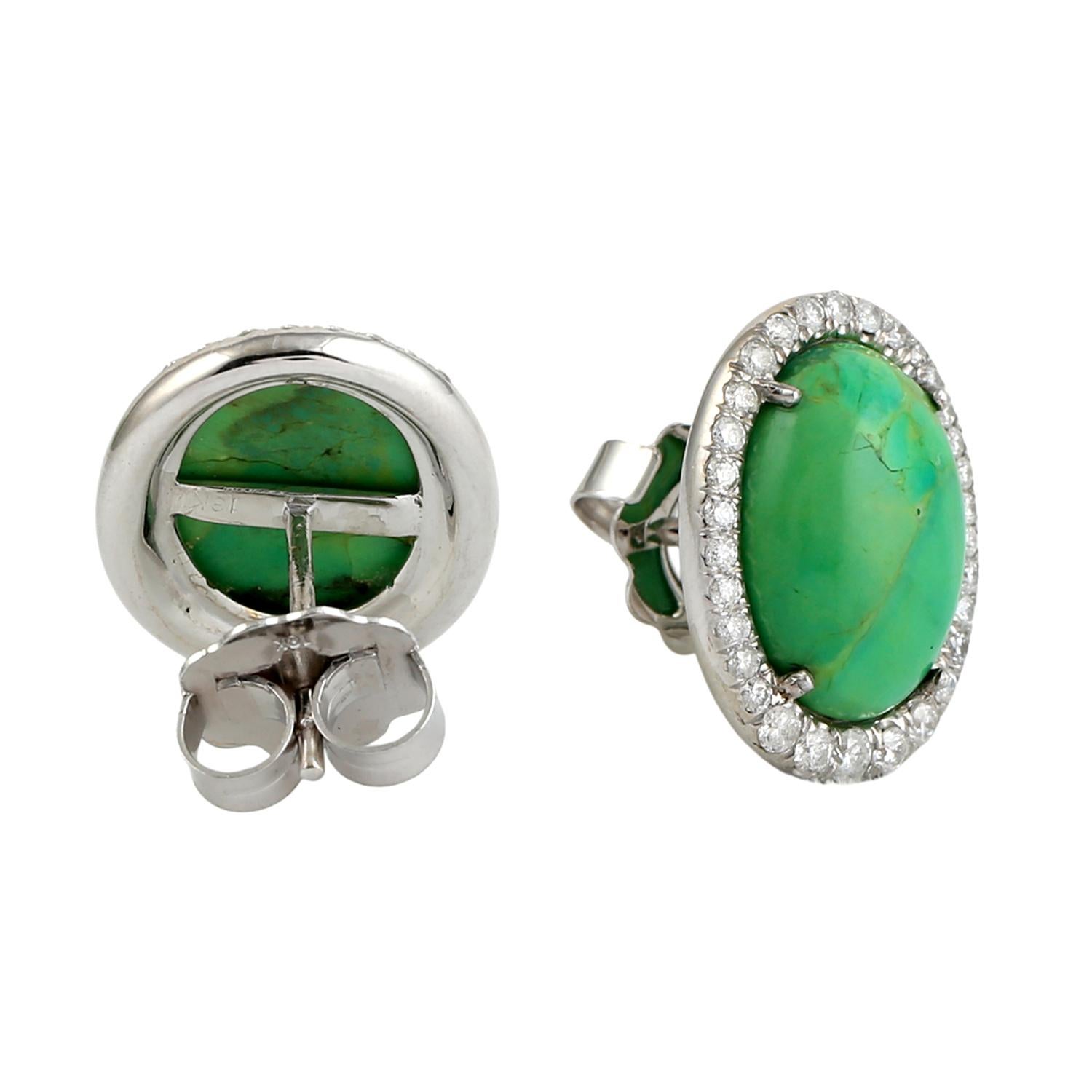 Artisan Boucles d'oreilles minimales en or blanc 18 carats ornées de turquoises de forme ovale et de diamants en vente