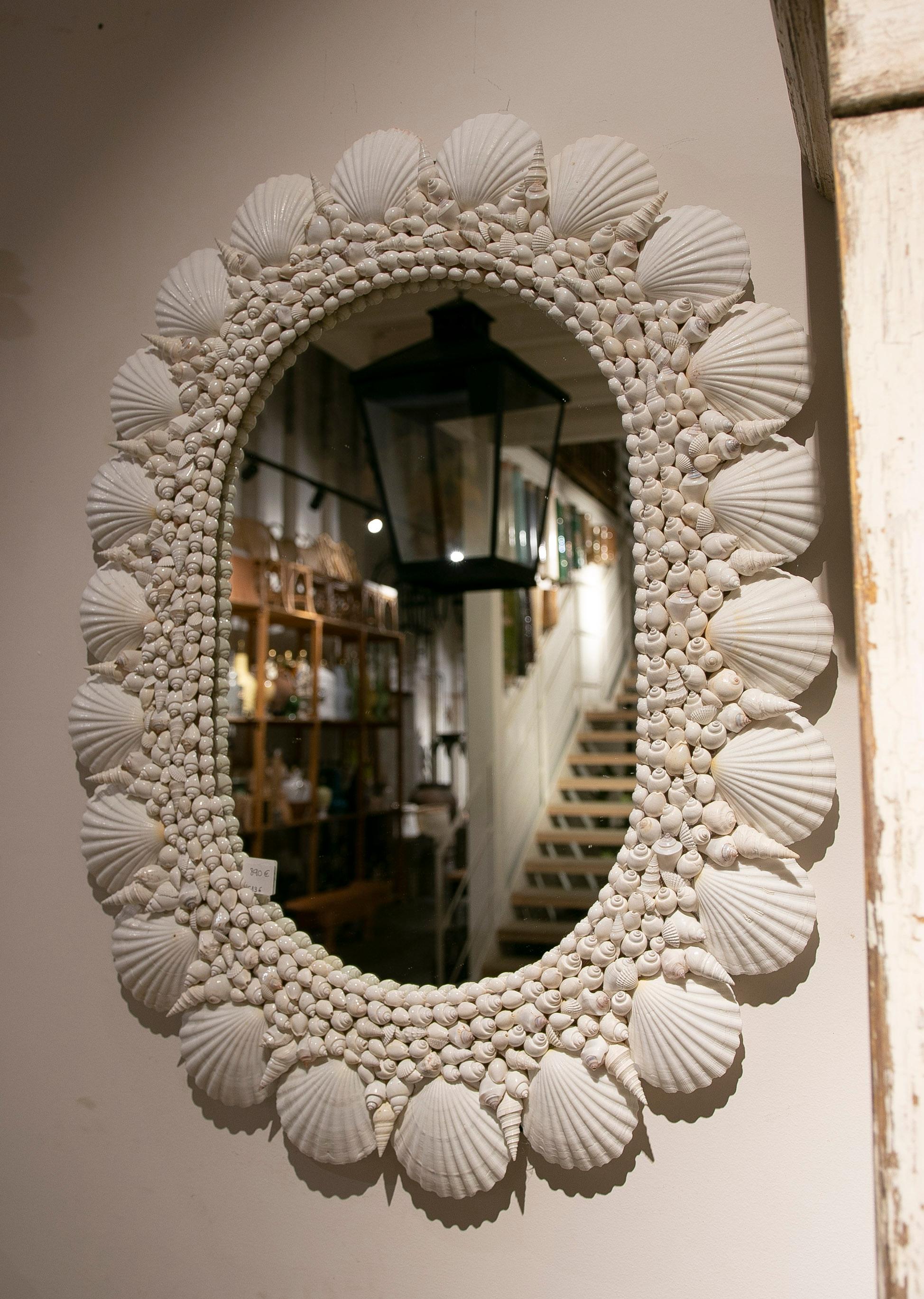 Oval-Shaped Wall Mirror Made from Seashells and Conch Shells In Good Condition In Marbella, ES