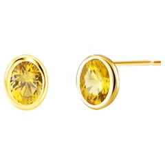 Boucles d'oreilles de 0,35 pouce en or jaune 14 carats serties d'un saphir jaune de 1,95 carat serti clos