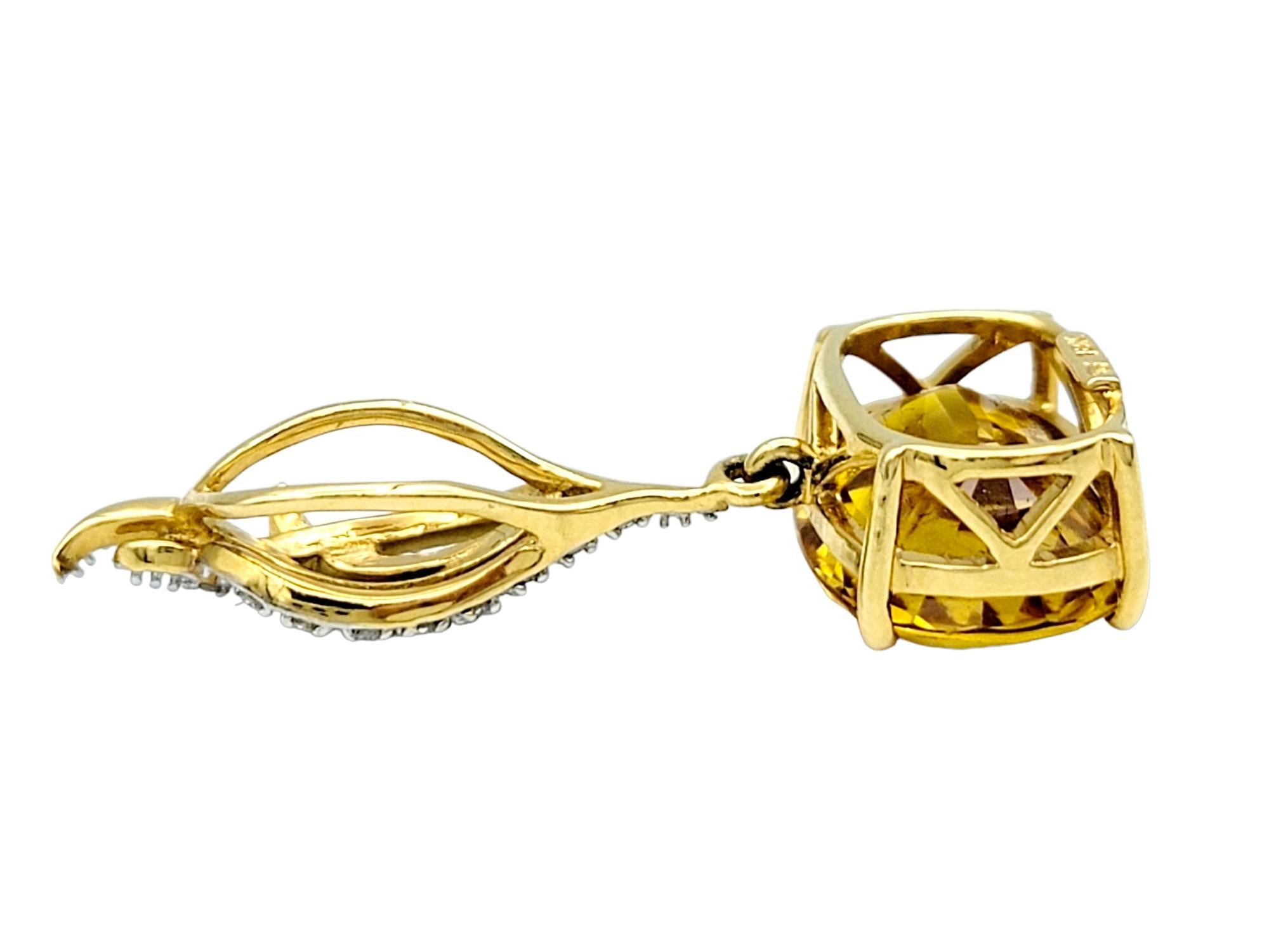 Pendentif en or jaune 18 carats, saphir jaune de forme ovale et diamant rond serti Bon état - En vente à Scottsdale, AZ