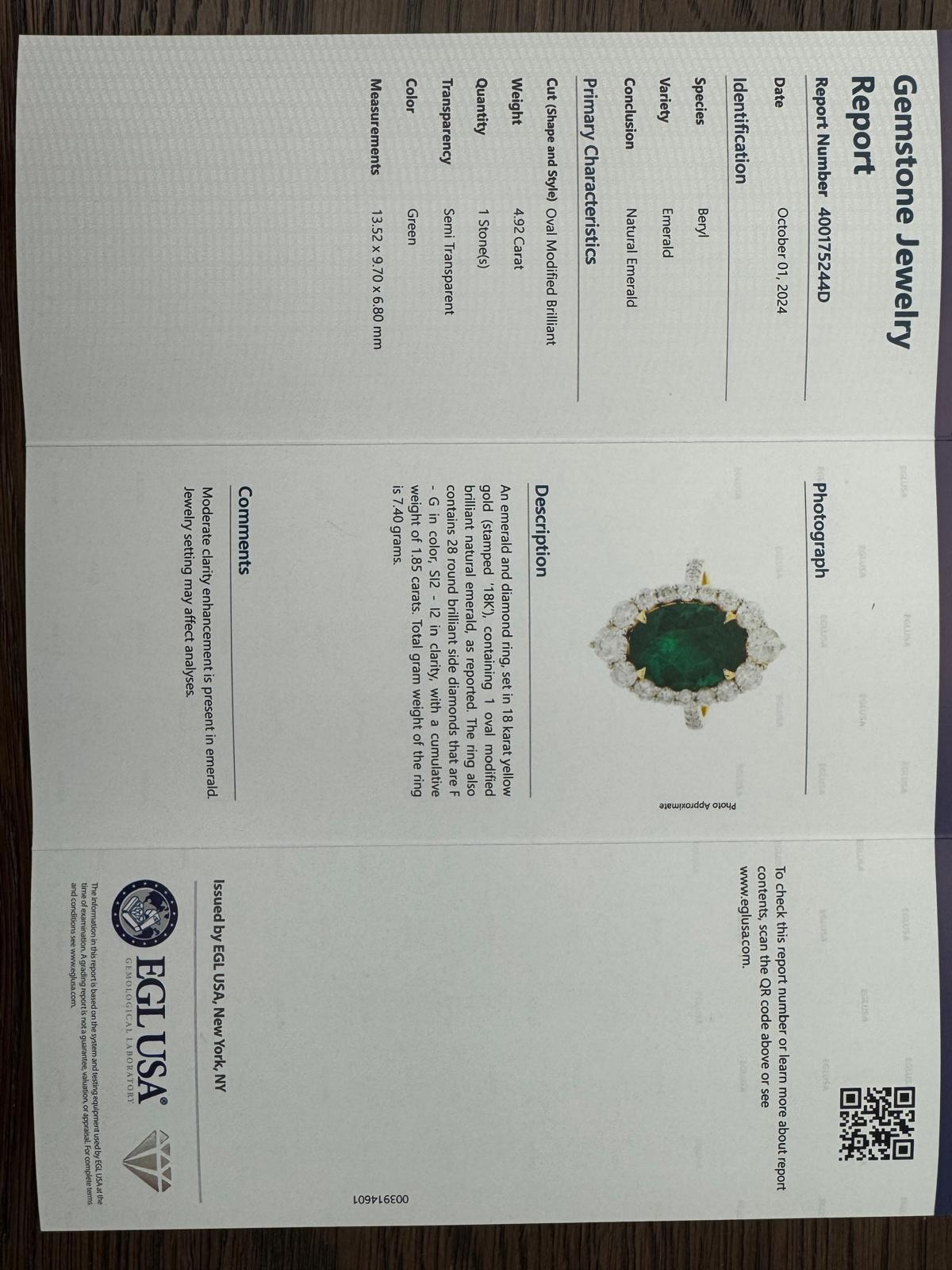 Women's Oval Shaped Zambian Emerald Cocktail Ring With Diamonds For Sale