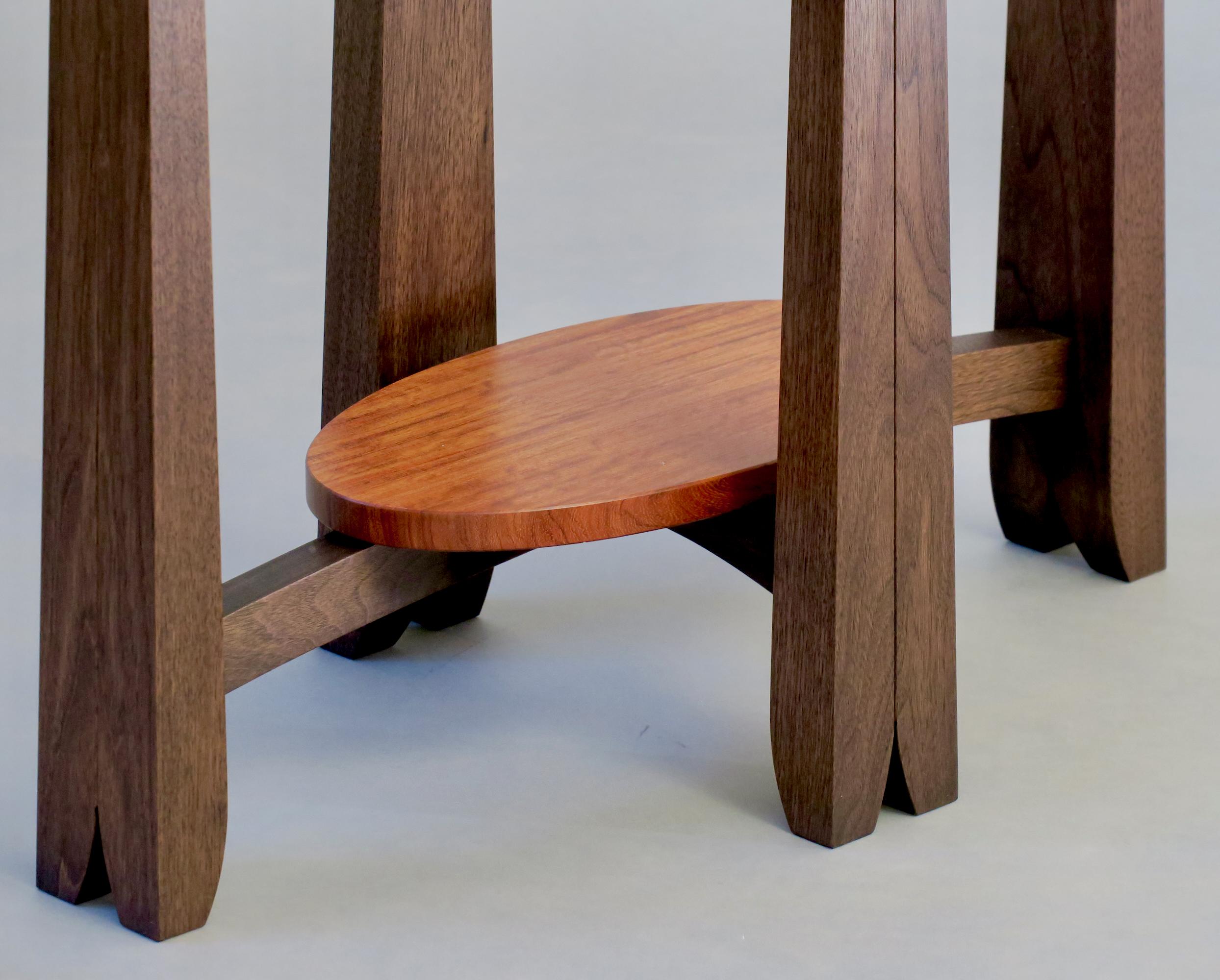Mesa auxiliar ovalada -Bubinga, Nogal ennegrecido  por Thomas Throop - Por encargo en venta 2