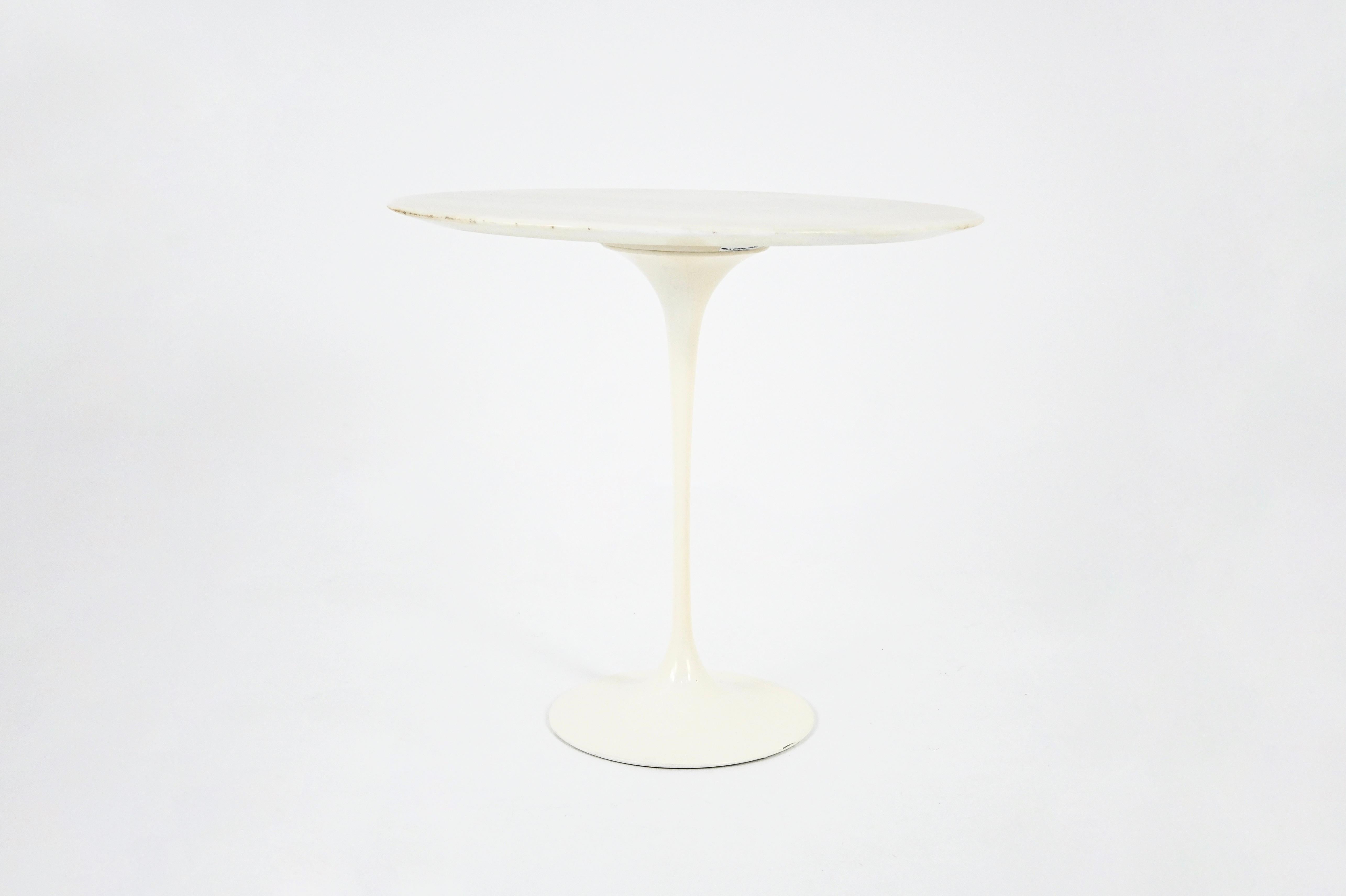 Ovaler Beistelltisch von Eero Saarinen für Knoll International, 1960er Jahre (Mitte des 20. Jahrhunderts) im Angebot