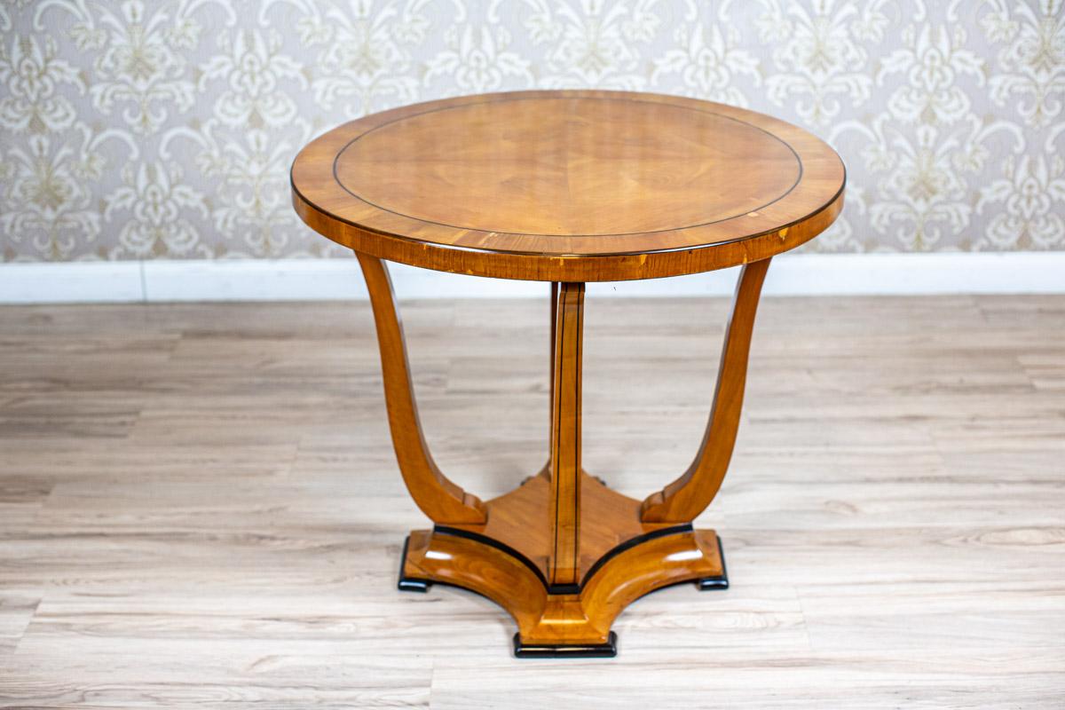 European Oval Side Table From the Early 20th Century Finished in Shellac For Sale