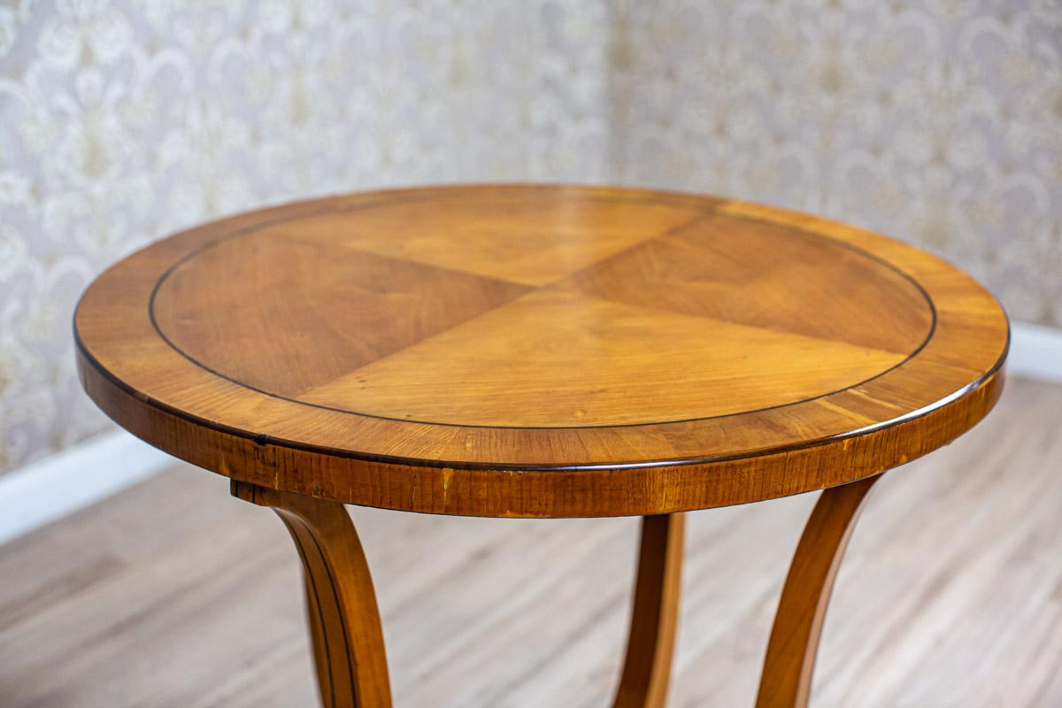 Oval Side Table From the Early 20th Century Finished in Shellac For Sale 1