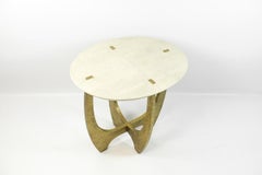 Ovaler Beistelltisch aus strukturiertem Messing und Chagrinleder von Ginger Brown