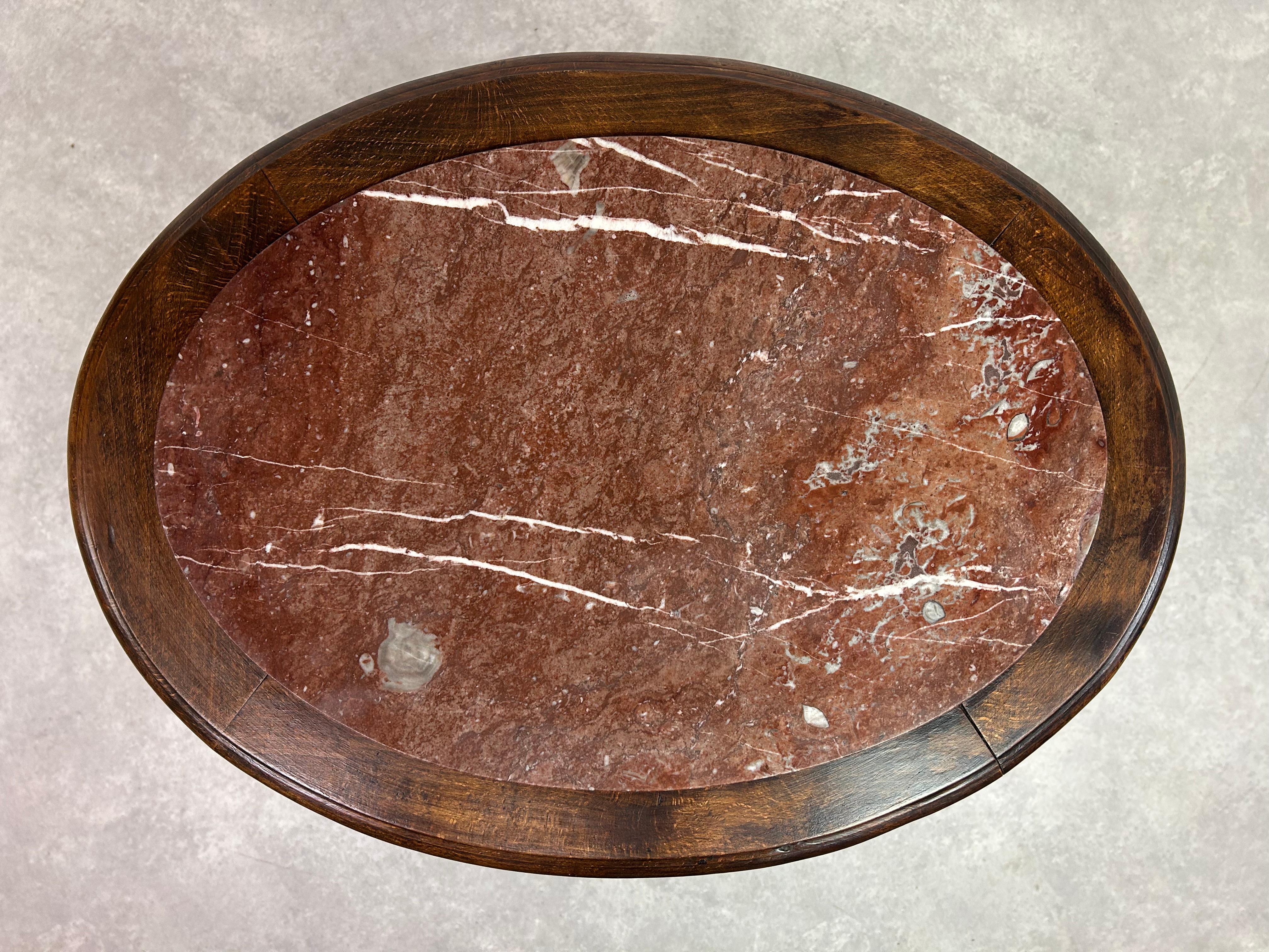 Slovaque  Table d'appoint ovale avec plateau en marbre en vente
