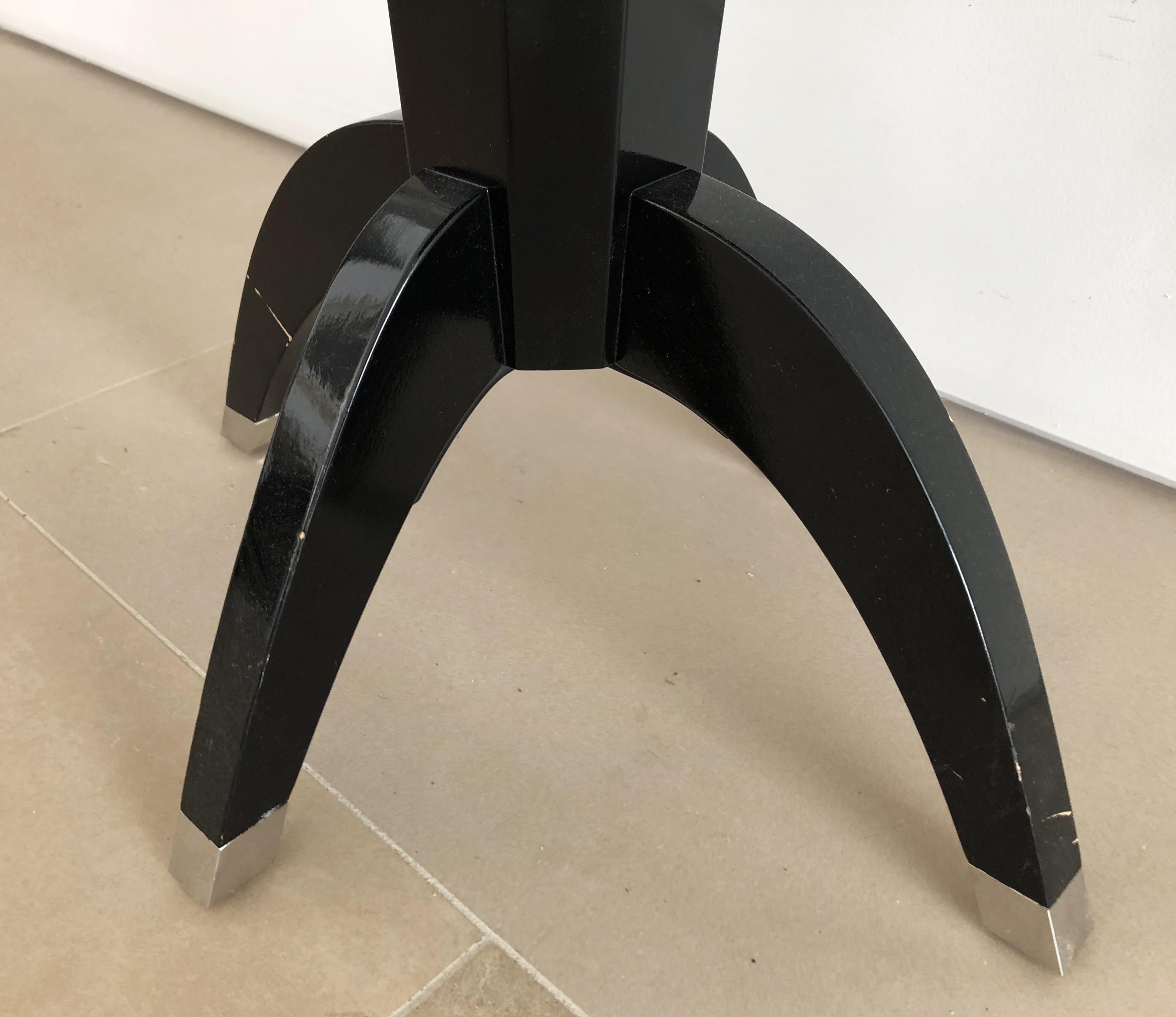 Oval Side Tables with Mother of Pearl Top and Black Lacquered Base 3