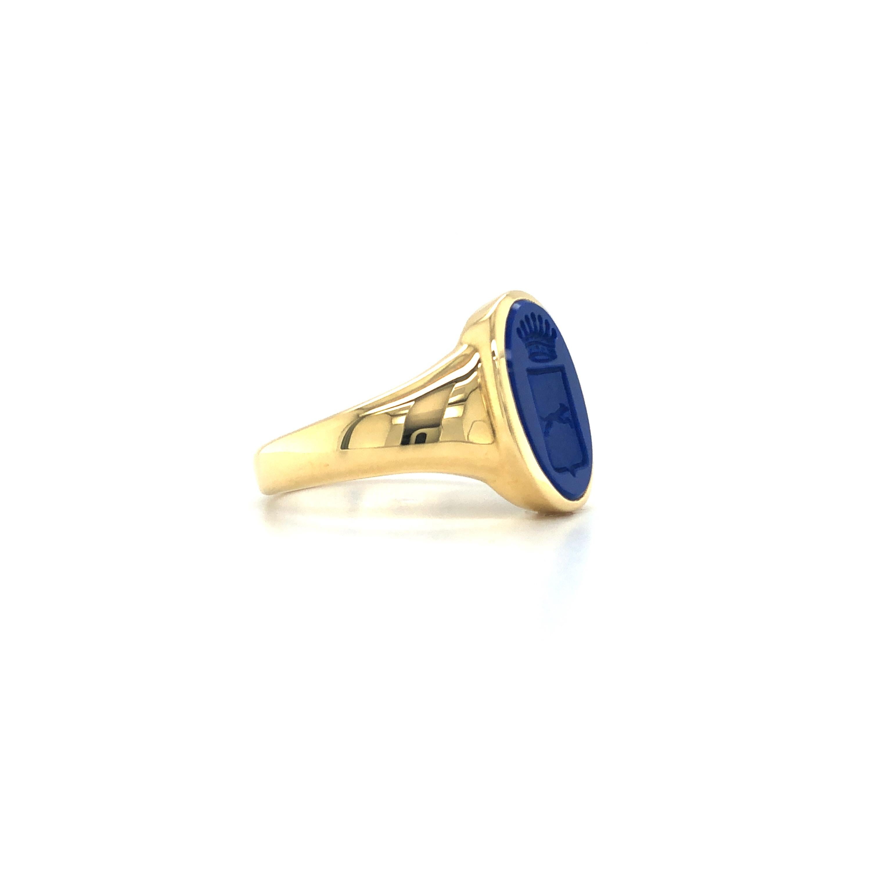 Contemporary Oval Signal Ring 18k Yellow Gold Lapis Lazuli 14.5 x 11.0 mm with Engraving For Sale