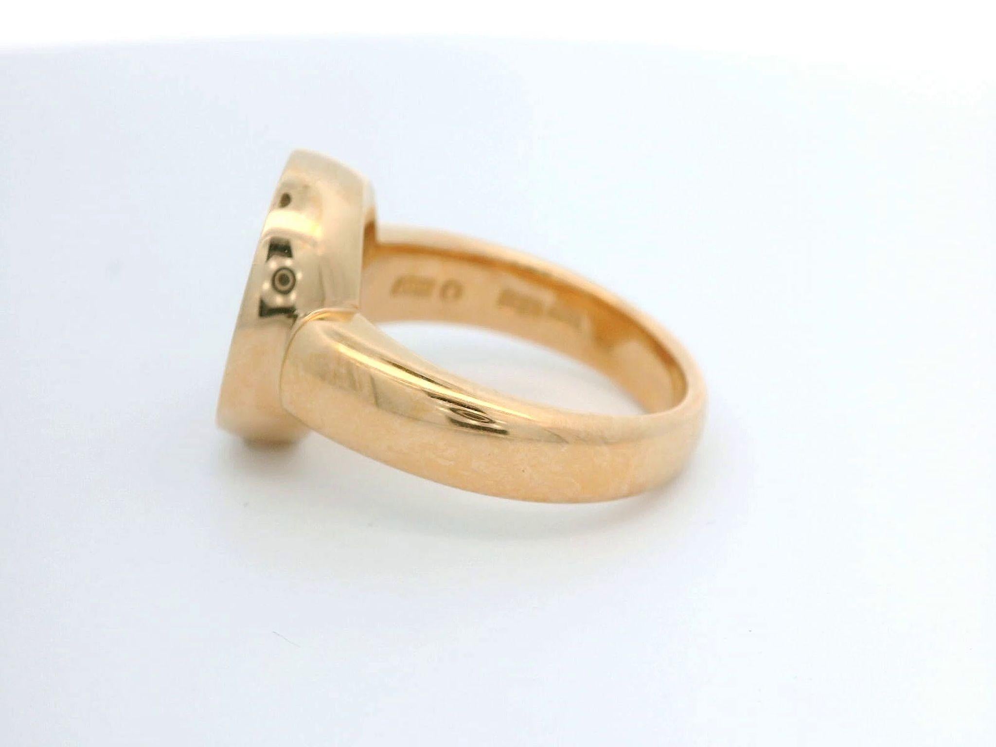 Victor Mayer Oval Signet Ring 18k Ros Gold, approx. 14.5 x 13.5 mm with heraldic Engraving

Reference: 51156/00/00/00/103
Material: 18k rose gold
Dimensions: approx. 14.5 x 13.5 mm
Engraving: Shield and Crown
Ringsize: 54

This jewellery with