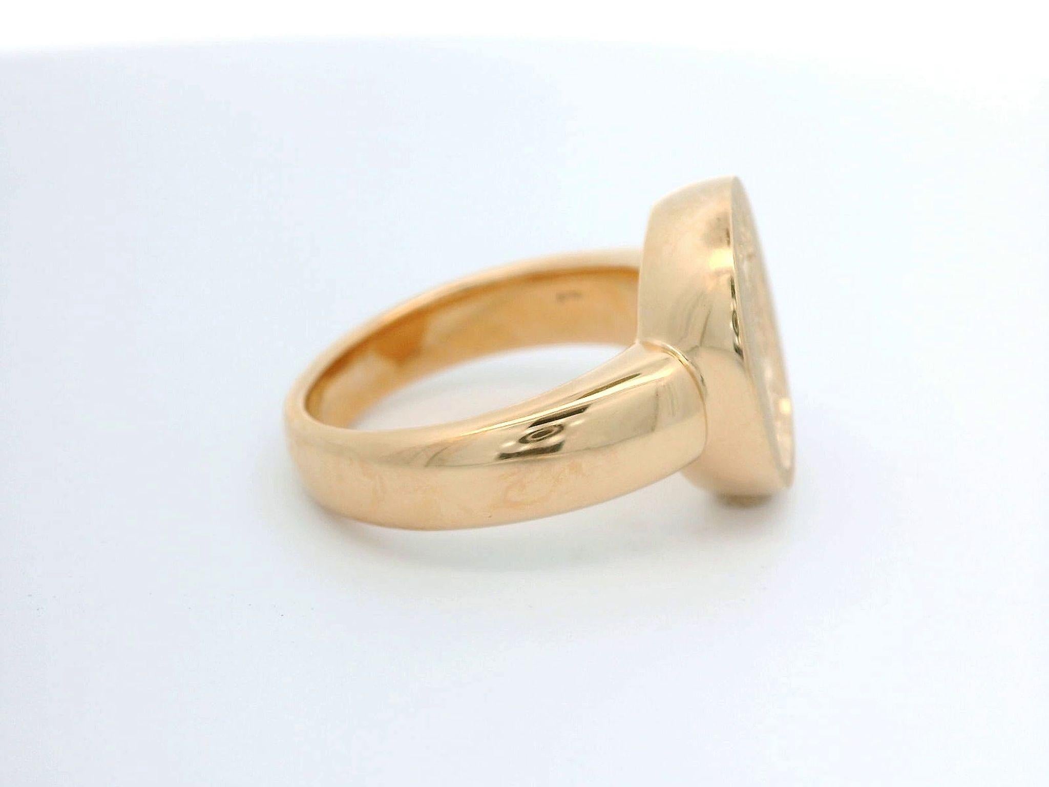 Oval Signet Ring, 18k Rose Gold, 14.5 x 13.5 mm with Heraldic Engraving In New Condition For Sale In Pforzheim, DE