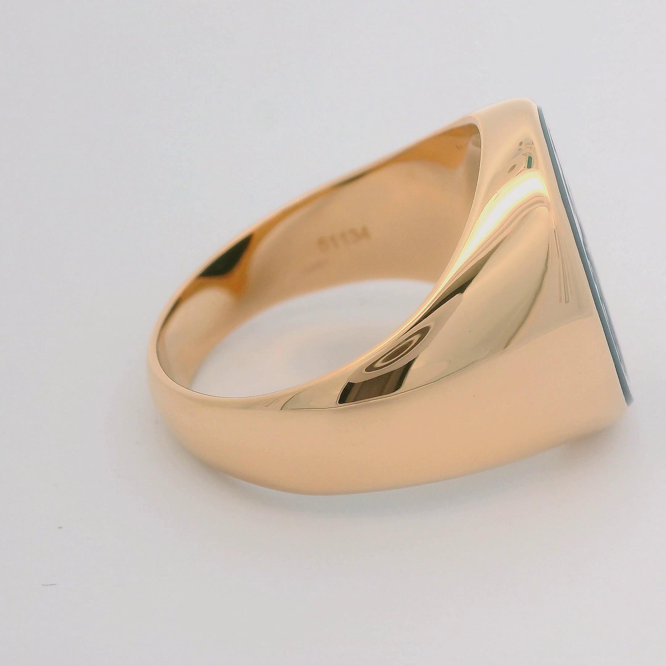 Contemporary Oval Signet Ring, 18K Rose Gold,  Niccolo 17.0 x 13.0 mm with heraldic Engraving For Sale