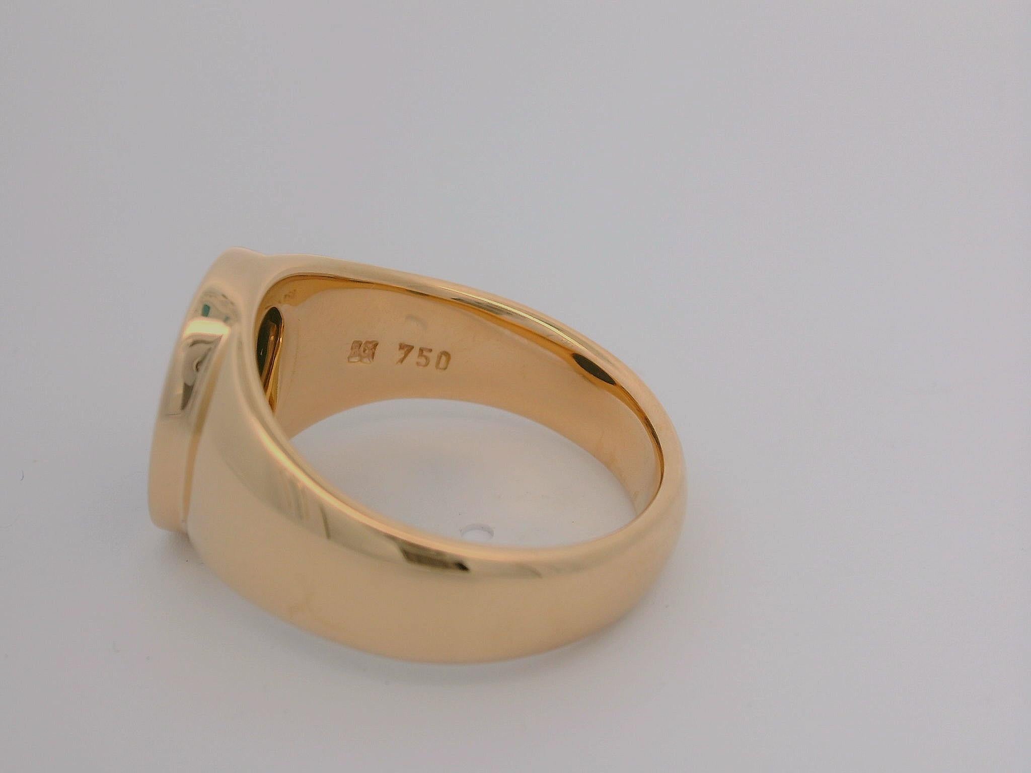 Oval Cut Oval Signet Ring, 18K Rose Gold,  Niccolo onyx 12.0 x 9.0 mm with Engraving For Sale