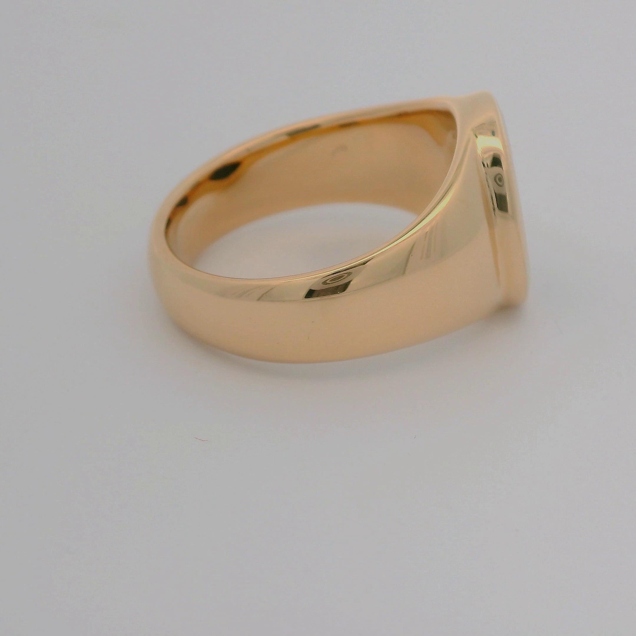 Oval Signet Ring, 18K Rose Gold,  Niccolo onyx 12.0 x 9.0 mm with Engraving In New Condition For Sale In Pforzheim, DE