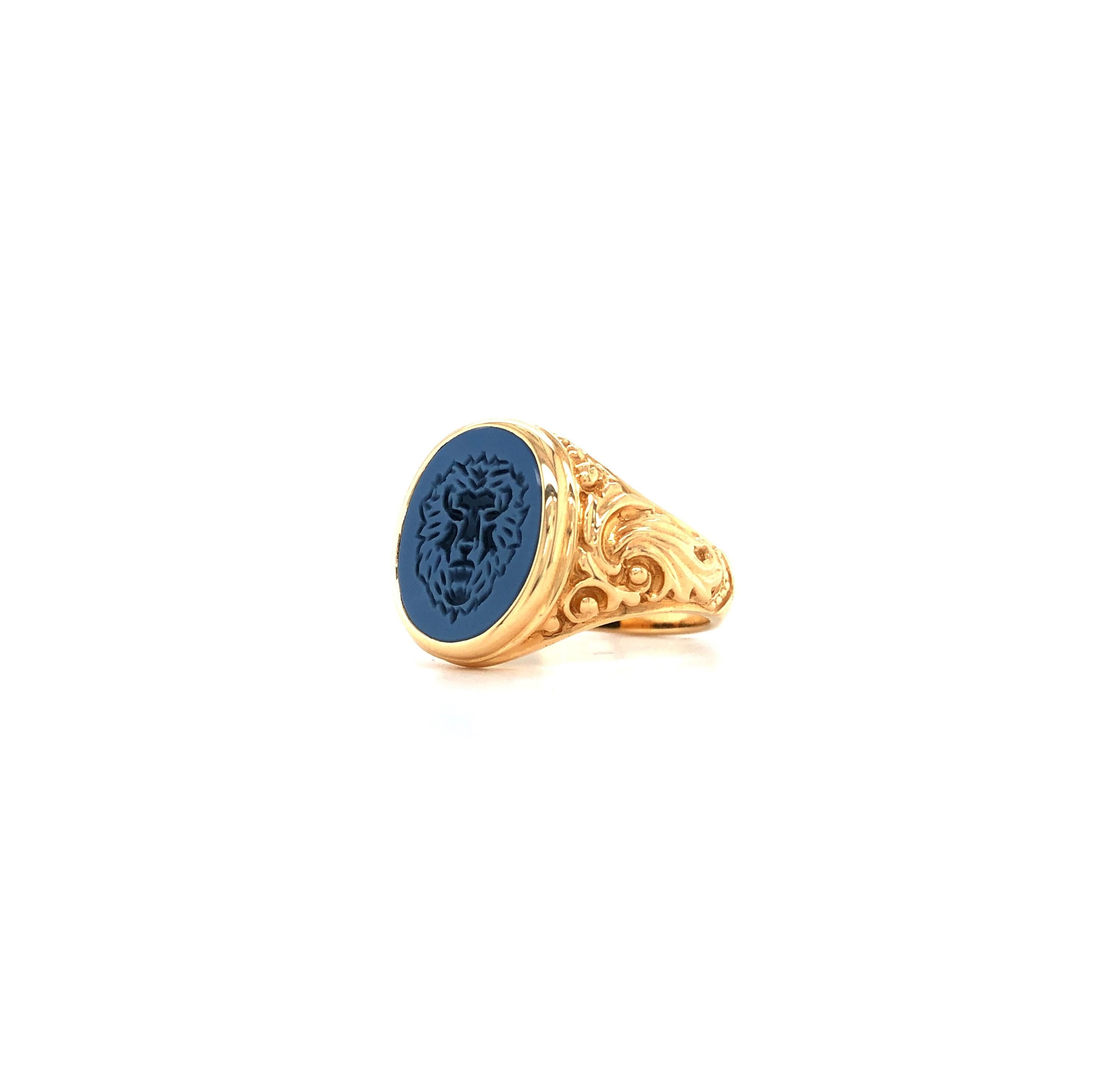 Oval Signet Ring, 18k Rose Gold, Stratified Onyx 14.5*11.0 mm with Engraving For Sale 2