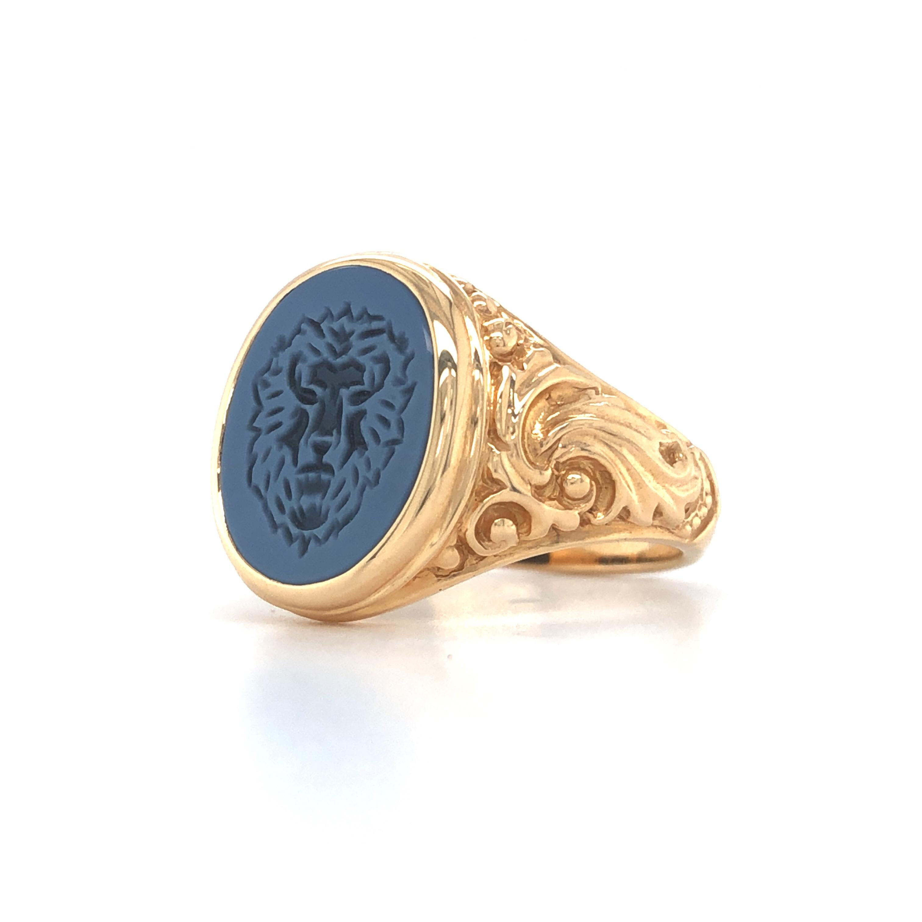 Oval Signet Ring, 18k Rose Gold, Stratified Onyx 14.5*11.0 mm with Engraving For Sale 3
