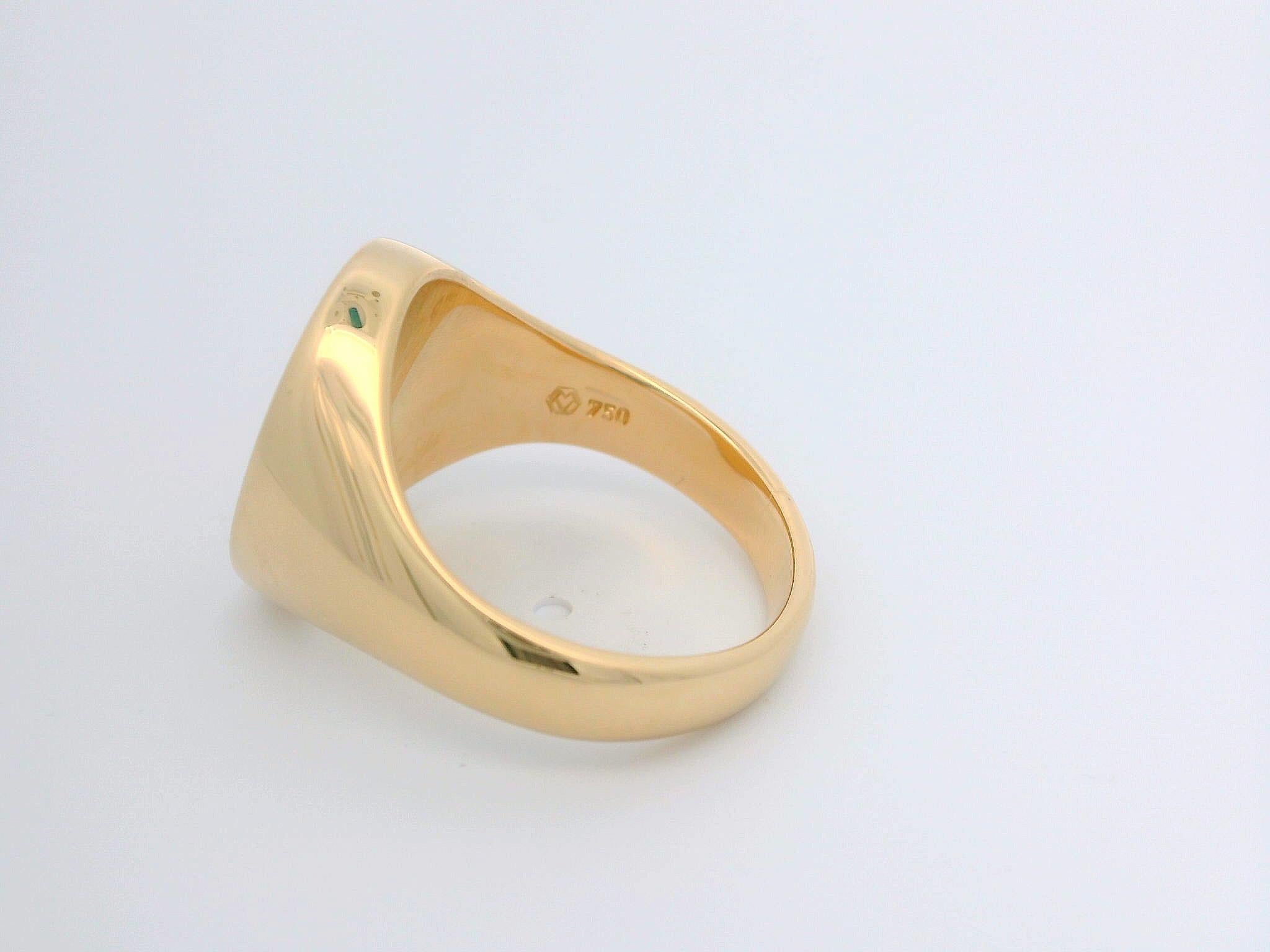 Oval Signet Ring, 18k Yellow Gold, 15.0 x 12.0 mm with heraldic Engraving In New Condition For Sale In Pforzheim, DE