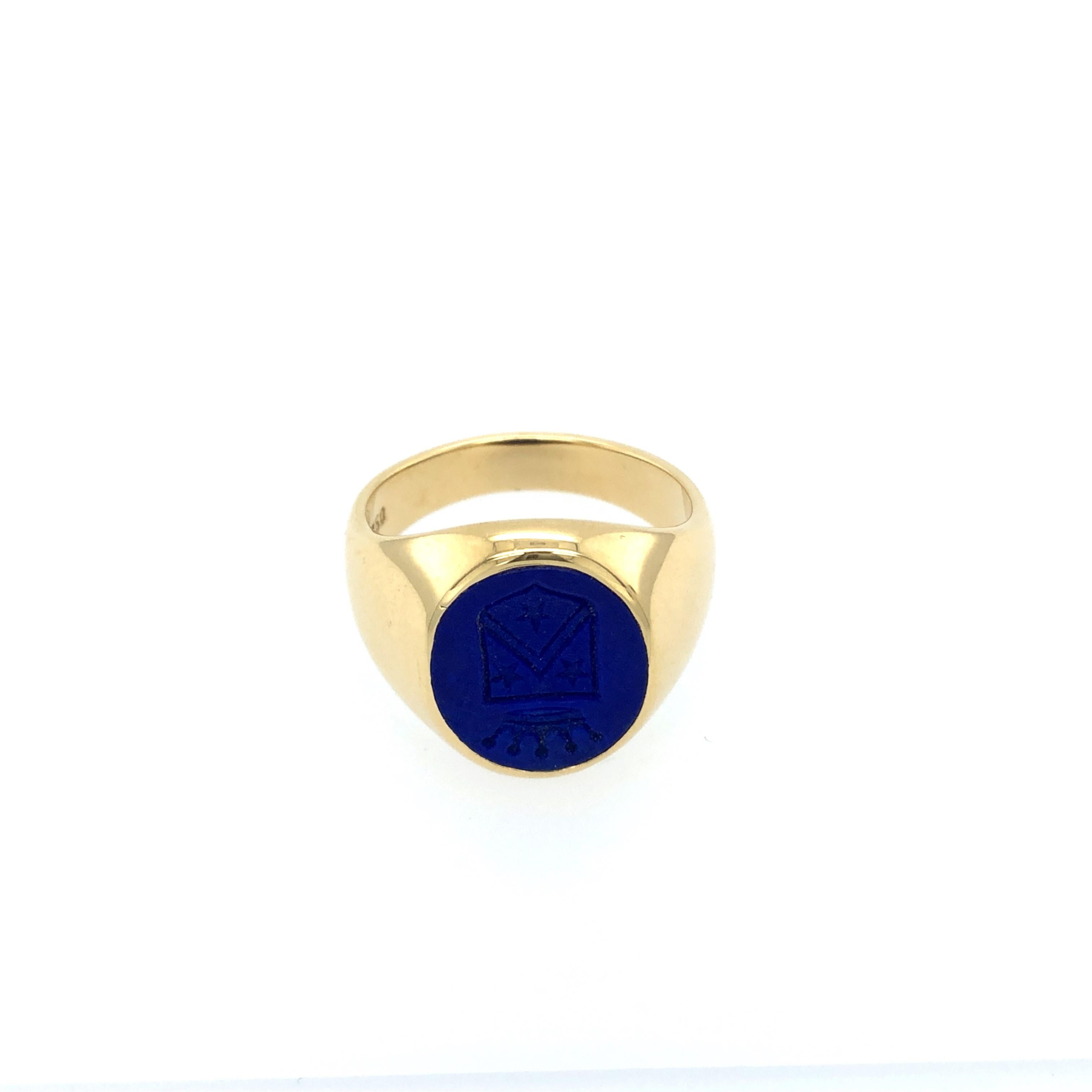 Victor Mayer Oval Signet, 18K Yellow Gold, Lapis Lazuli, 12.3 x 11.2 mm, with heraldic Engraving

About the creator Victor Mayer
Victor Mayer is internationally renowned for elegant timeless designs and unrivalled expertise in historic