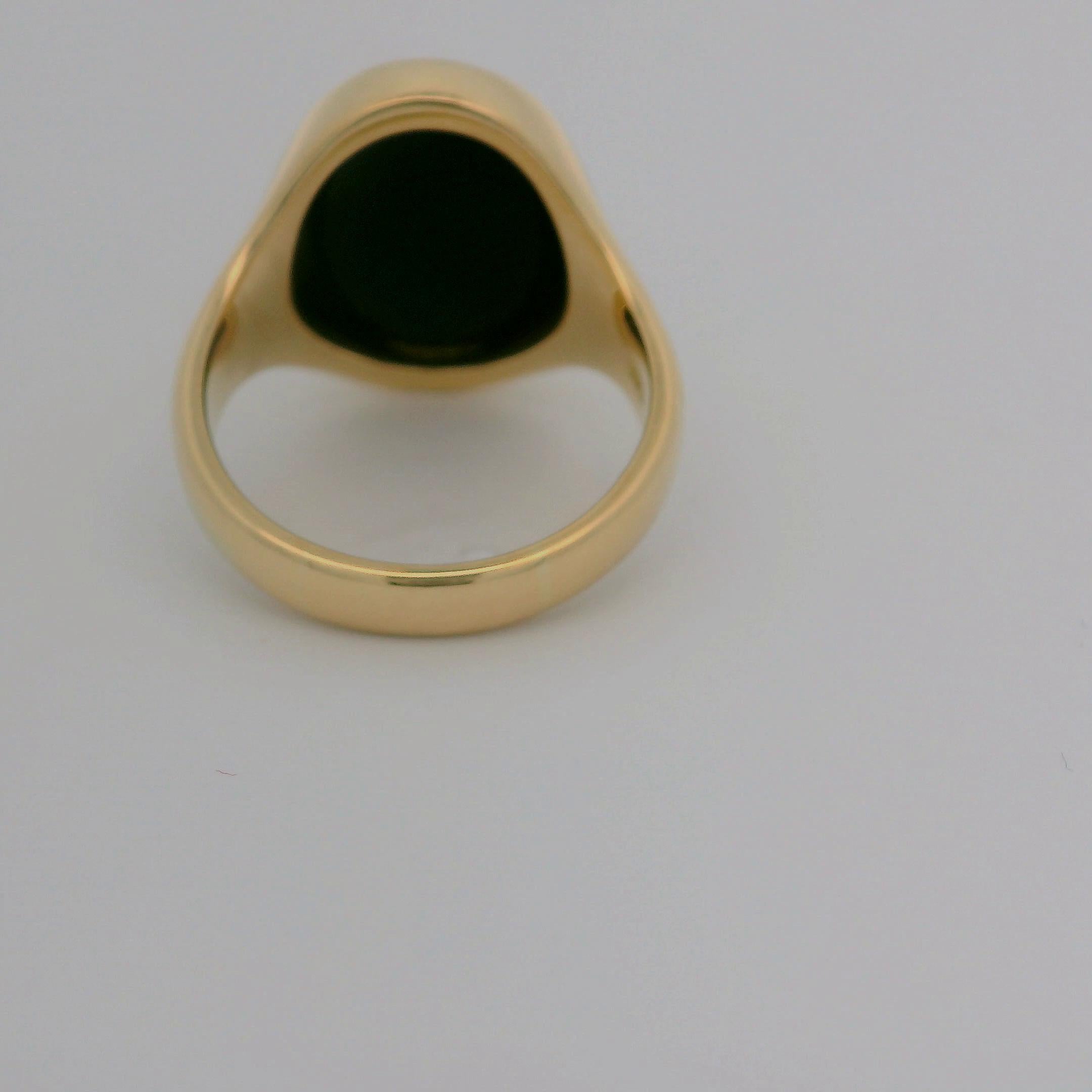 Women's or Men's Oval Signet Ring 18k Yellow Gold Niccolo 15.5 x 11.0 mm with Engraving For Sale