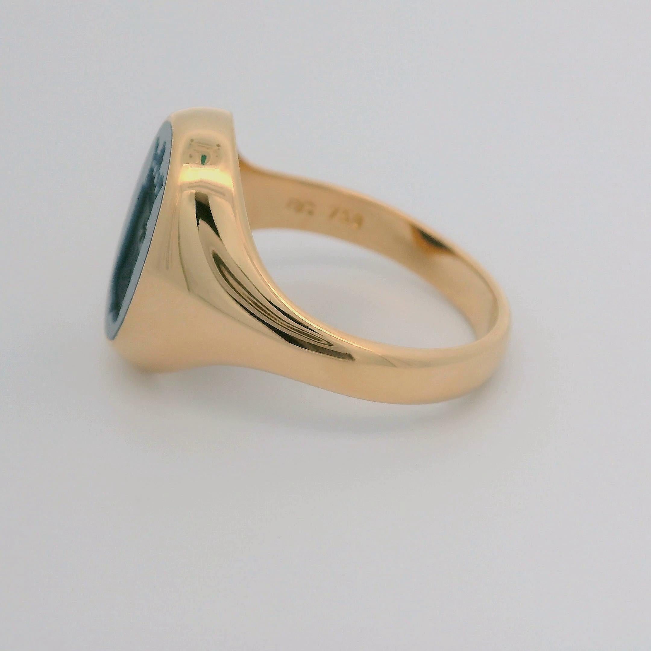 Victor Mayer Oval Signet Ring, 18k Yellow Gold, stratified onxy 13.5 x 10.5 mm, with heraldic Engraving

About the creator Victor Mayer
Victor Mayer is internationally renowned for elegant timeless designs and unrivalled expertise in historic