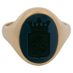 Anello con sigillo ovale, oro giallo 18 carati, onice stratificato 13,5 x 10,5 mm con incisione
