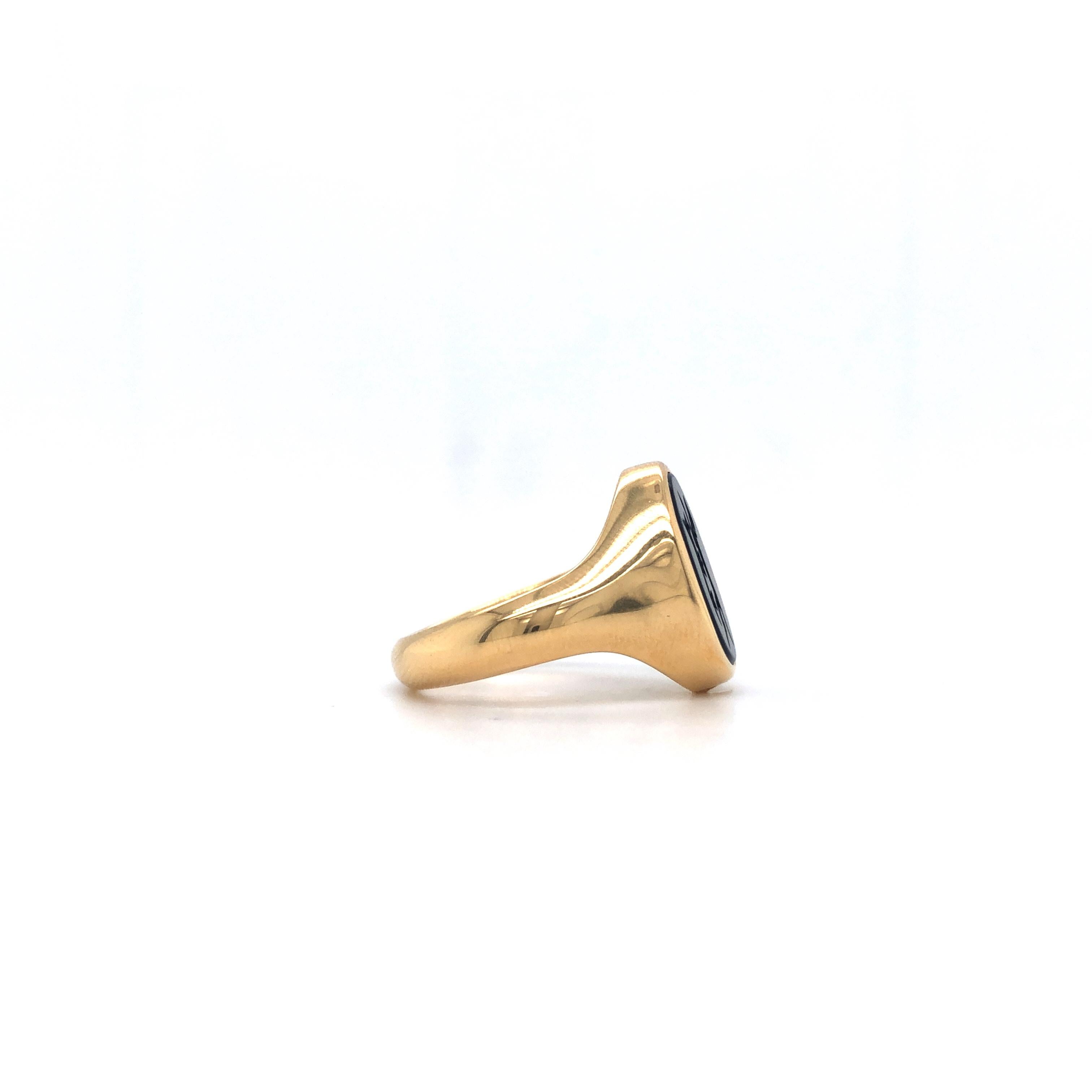 Contemporary Oval Signet Ring, 18k Yellow Gold, stratified stone, 13.6*10.0 mm with Engraving For Sale