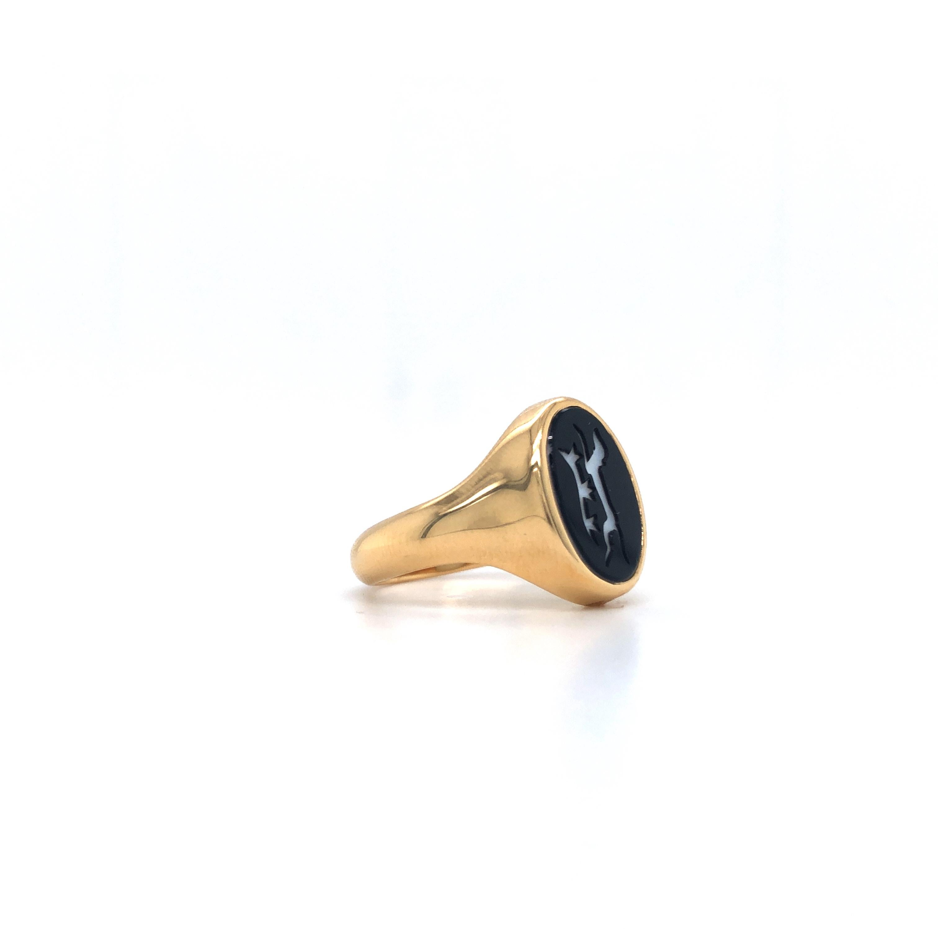 Oval Signet Ring, 18k Yellow Gold, stratified stone, 13.6*10.0 mm with Engraving For Sale 2