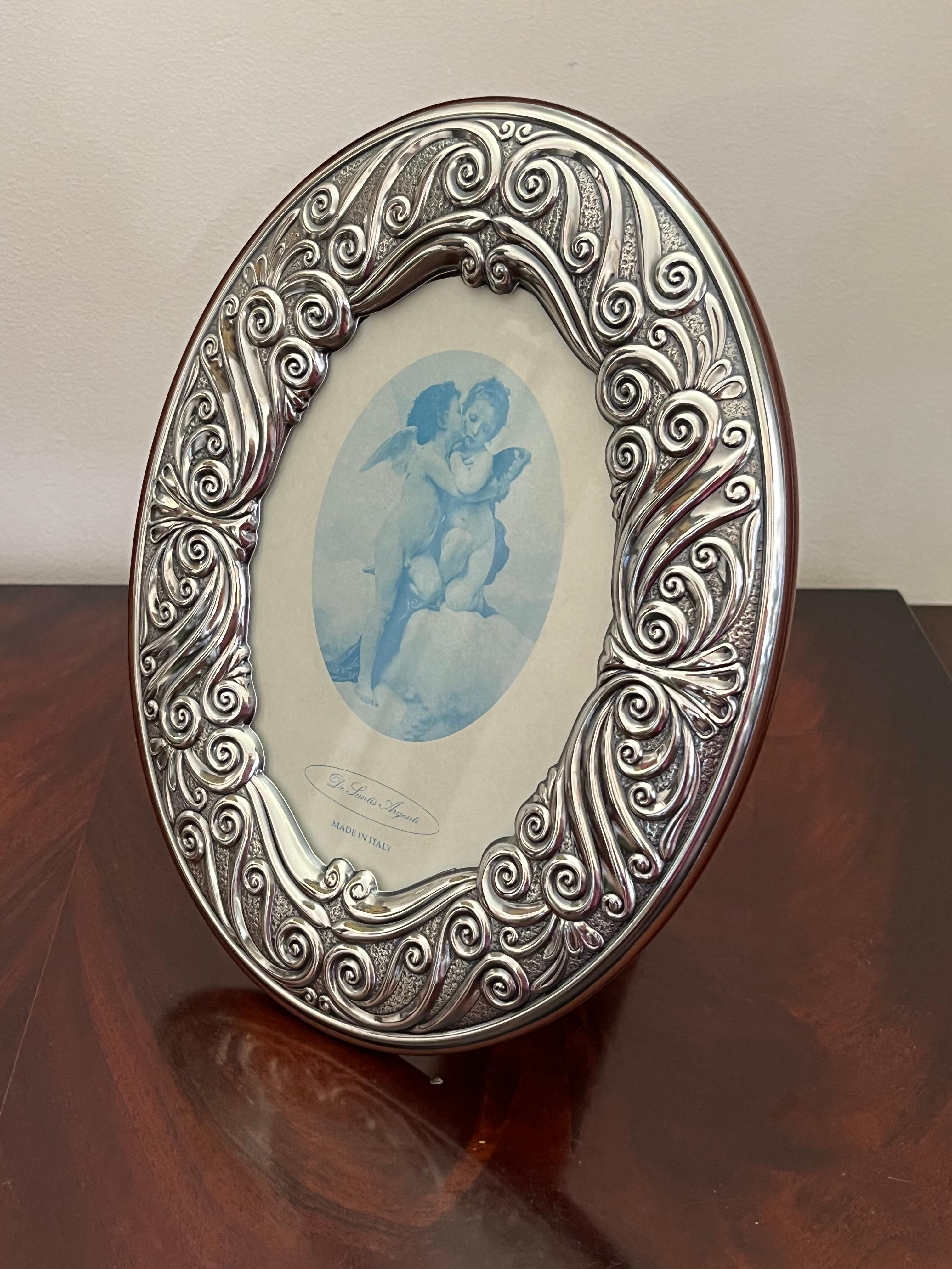 Oval silver photo frame, Italy, 1980s
It belonged to my grandparents and is in excellent condition.