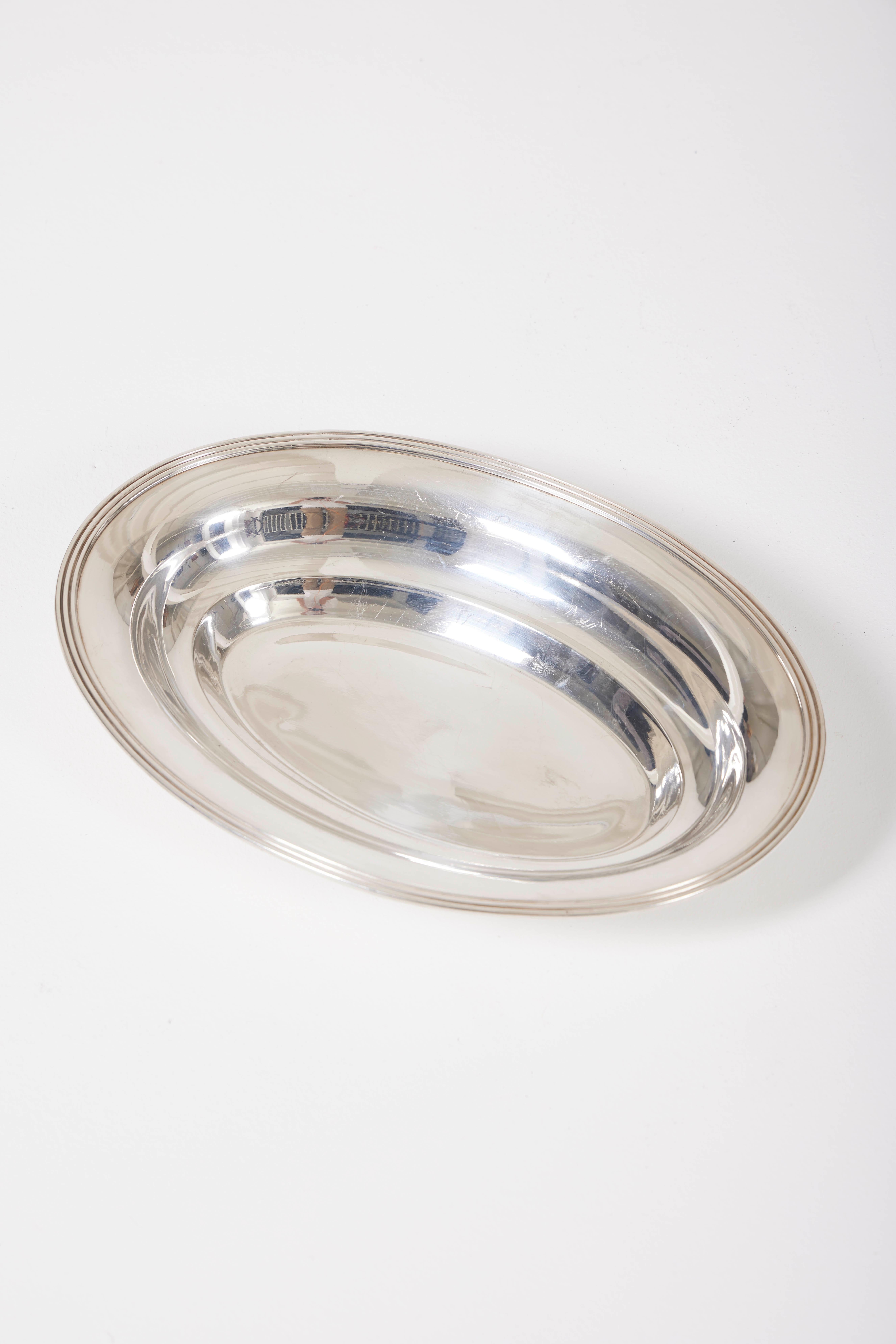 Oval silver-plated serving dish. Very good condition.
LP1930