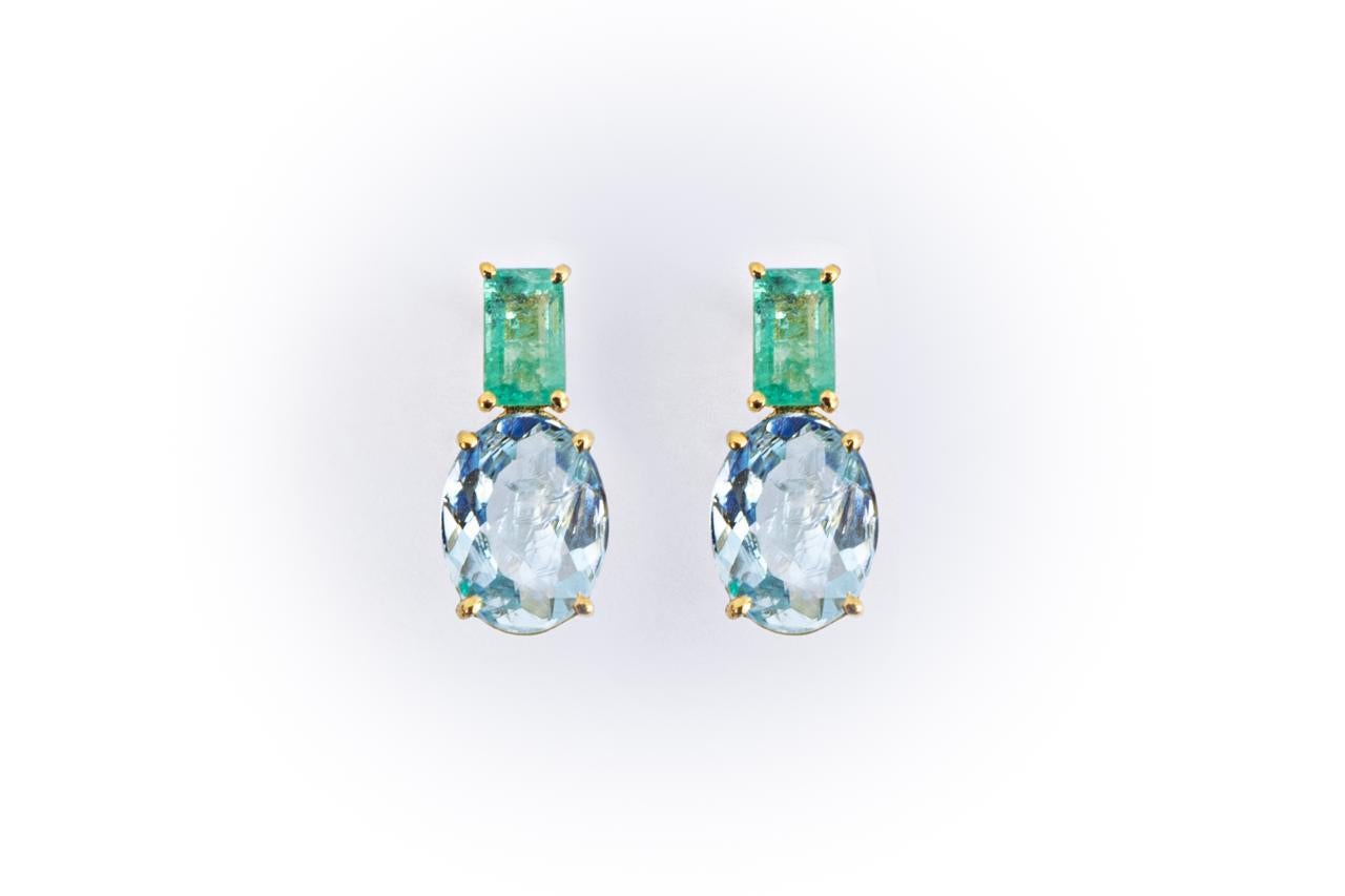 Boucles d'oreilles ovales en topaze et émeraudes rectangulaires / or jaune 18k

Sky Topaz 6.2 X 8.3mm 2.13 Ct 
Emeraude 3 X 5mm 0.54
