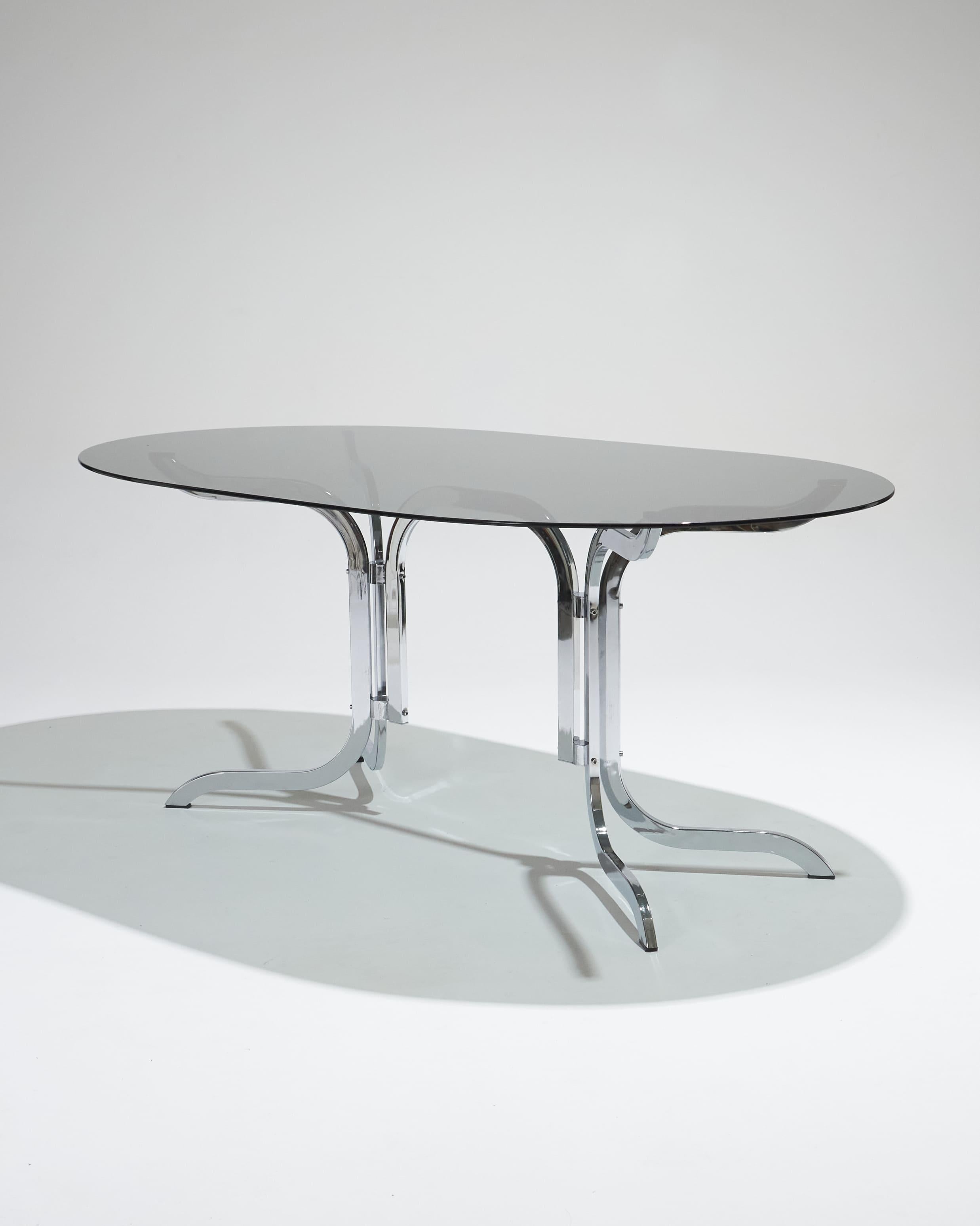 Ovaler Tisch aus Rauchglas und Chrom von Roche Bobois, 1970er Jahre im Angebot 1
