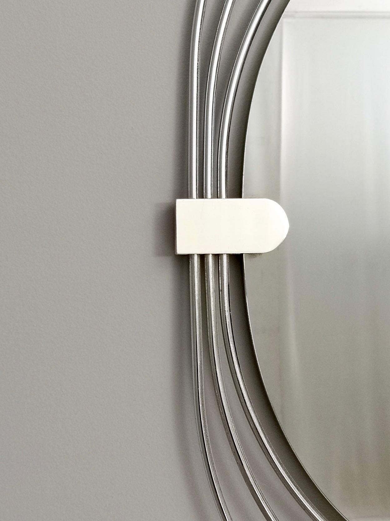 Espejo de pared ahumado postmoderno con marco triple de metal cromado, Italia finales del siglo XX en venta