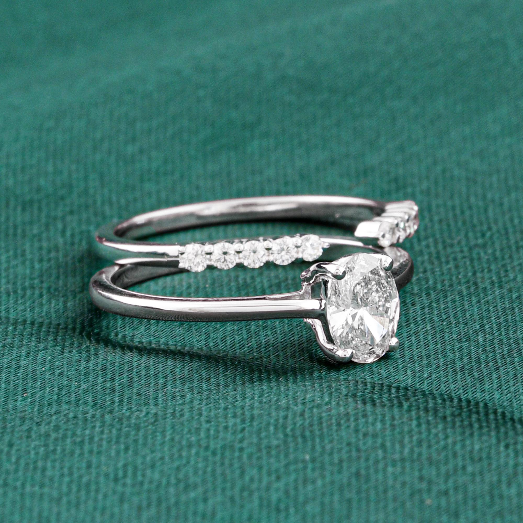 En vente :  Bague de fiançailles empilable en or blanc 18K avec solitaire ovale et diamant naturel 6