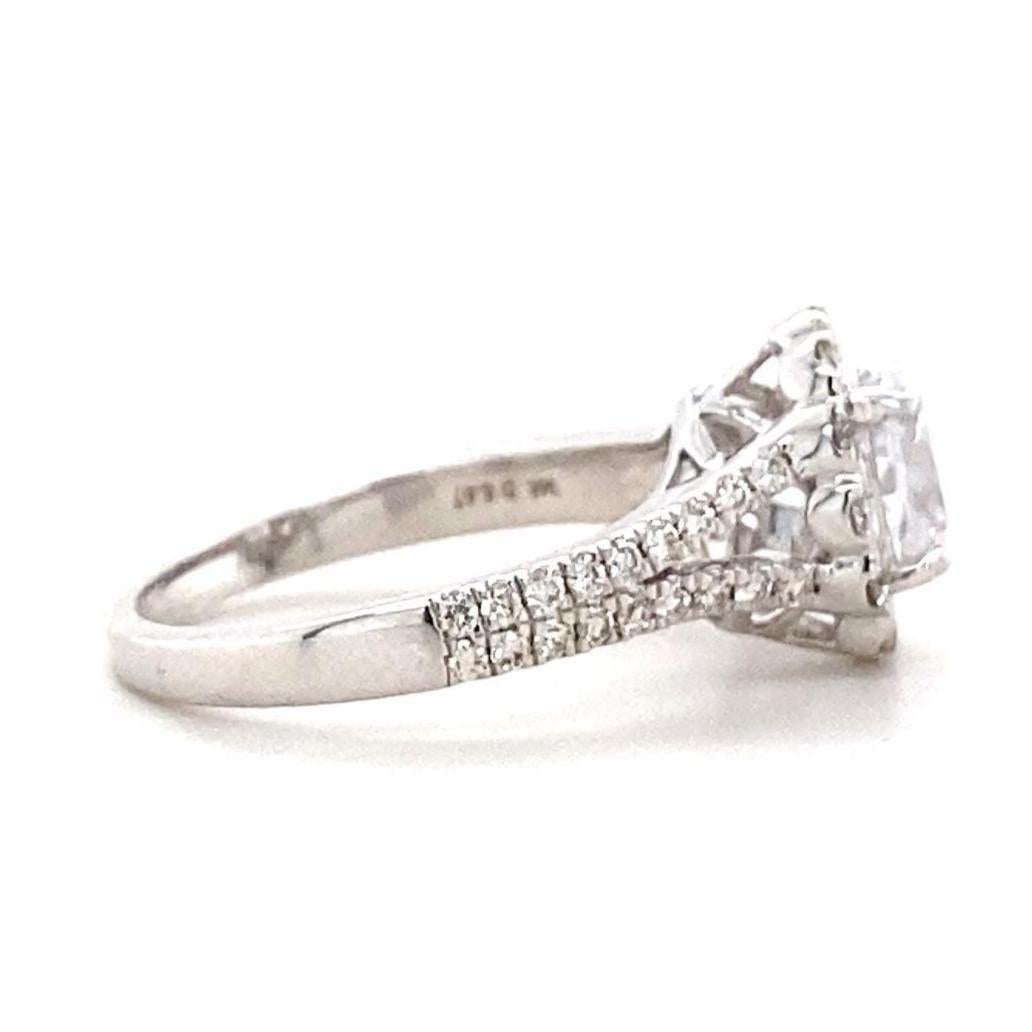 Donna Anello aureolato con diamante naturale solitario ovale in oro massiccio 14k (certificato) in vendita