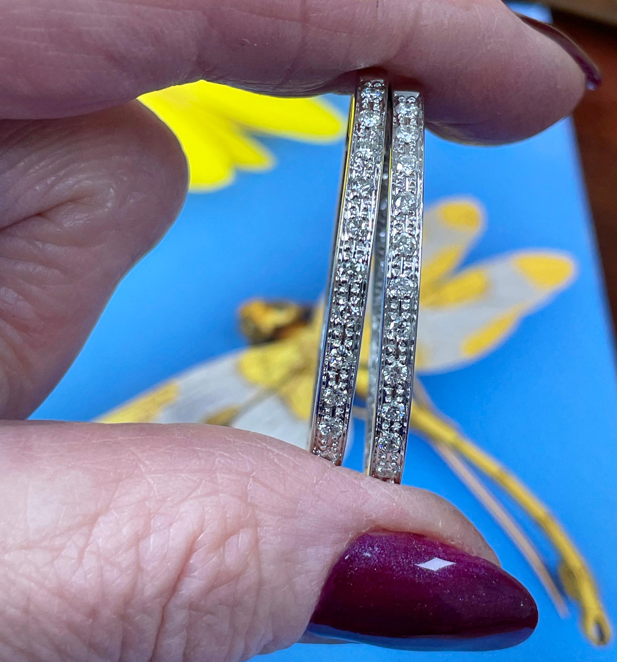 Ovale Sonia B Bitton 1,1 Karat Diamant Inside Out 14k Weißgold Creolen Nachlass-Ohrringe im Angebot 7