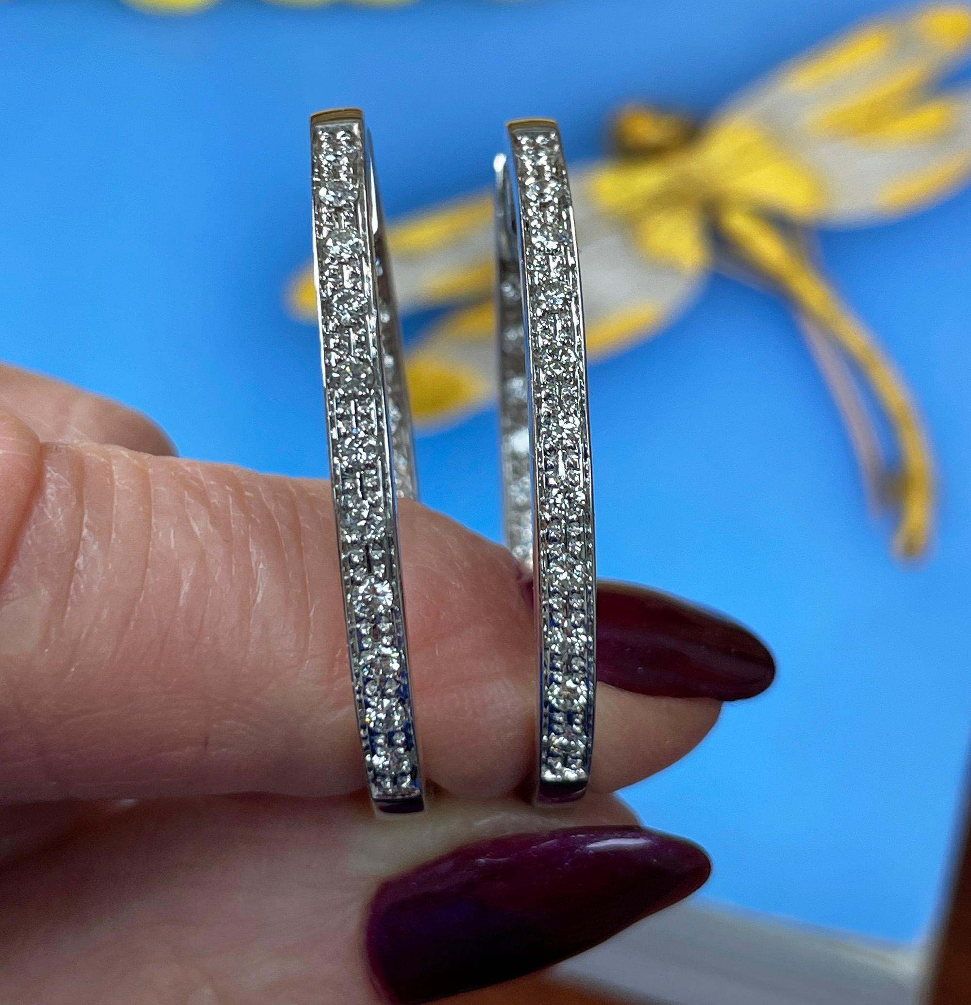Ovale Sonia B Bitton 1,1 Karat Diamant Inside Out 14k Weißgold Creolen Nachlass-Ohrringe im Angebot 8