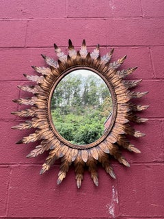 Ovaler spanischer 1950er vergoldeter Metall-Sonnenschliff-Spiegel