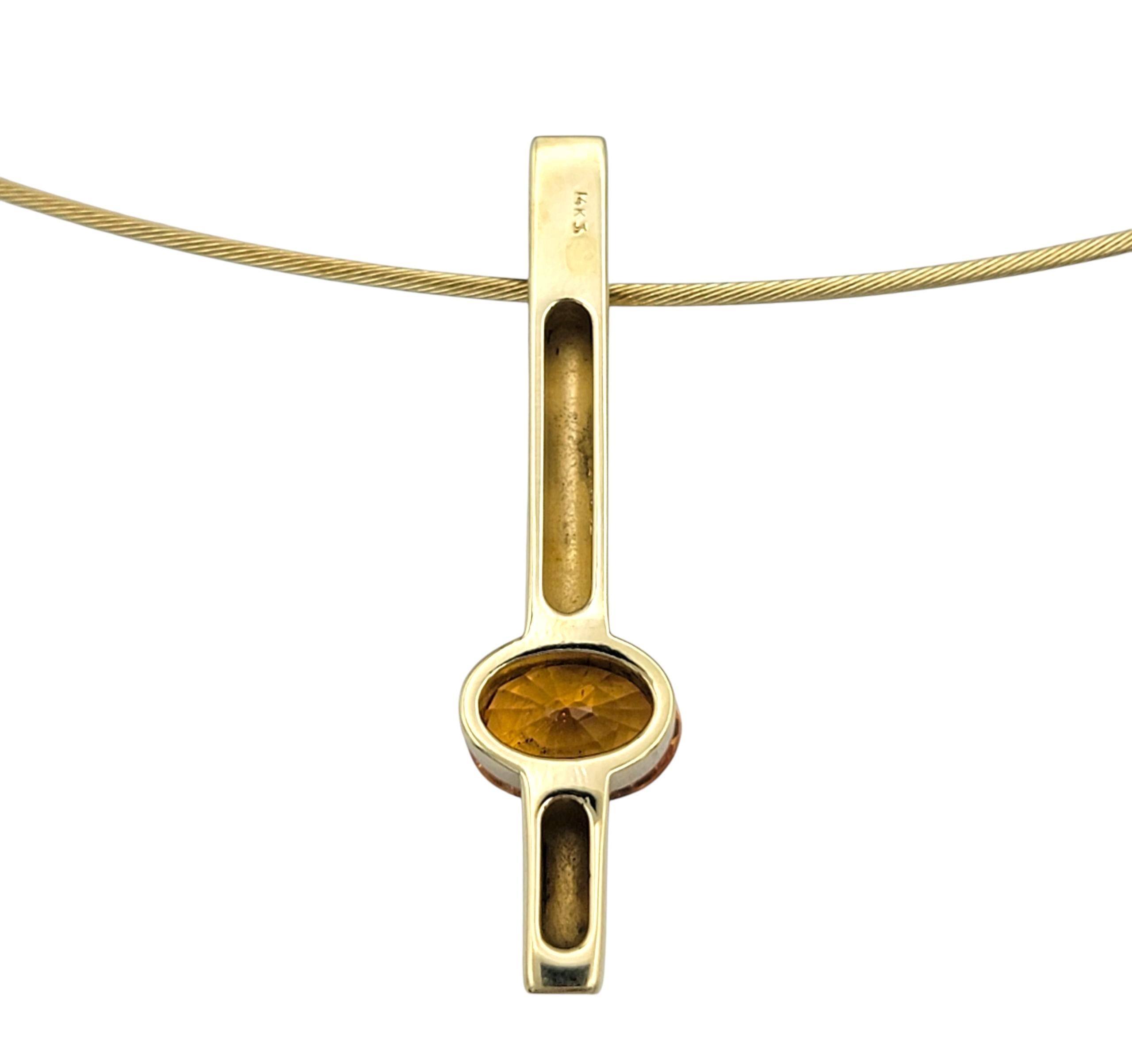 Collana con ciondolo a barretta con granato ovale e diamante in oro giallo 14 carati In condizioni buone in vendita a Scottsdale, AZ